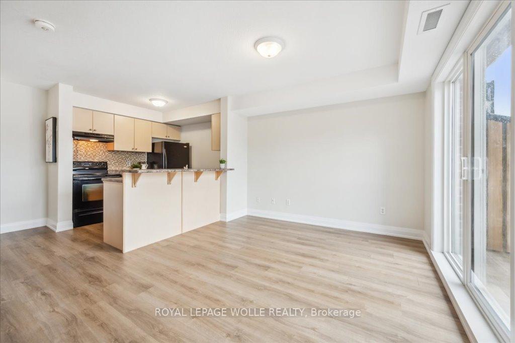 Photo 4 of Unit 12D, 45 Cedarhill Crescent, Kitchener — HOMEH