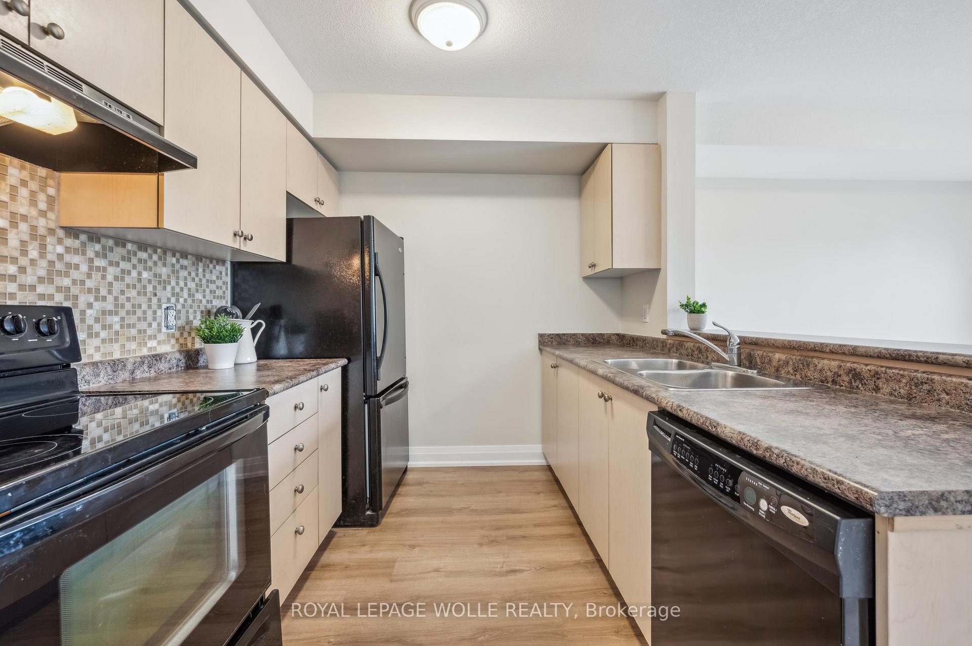 Photo 6 of Unit 12D, 45 Cedarhill Crescent, Kitchener — HOMEH