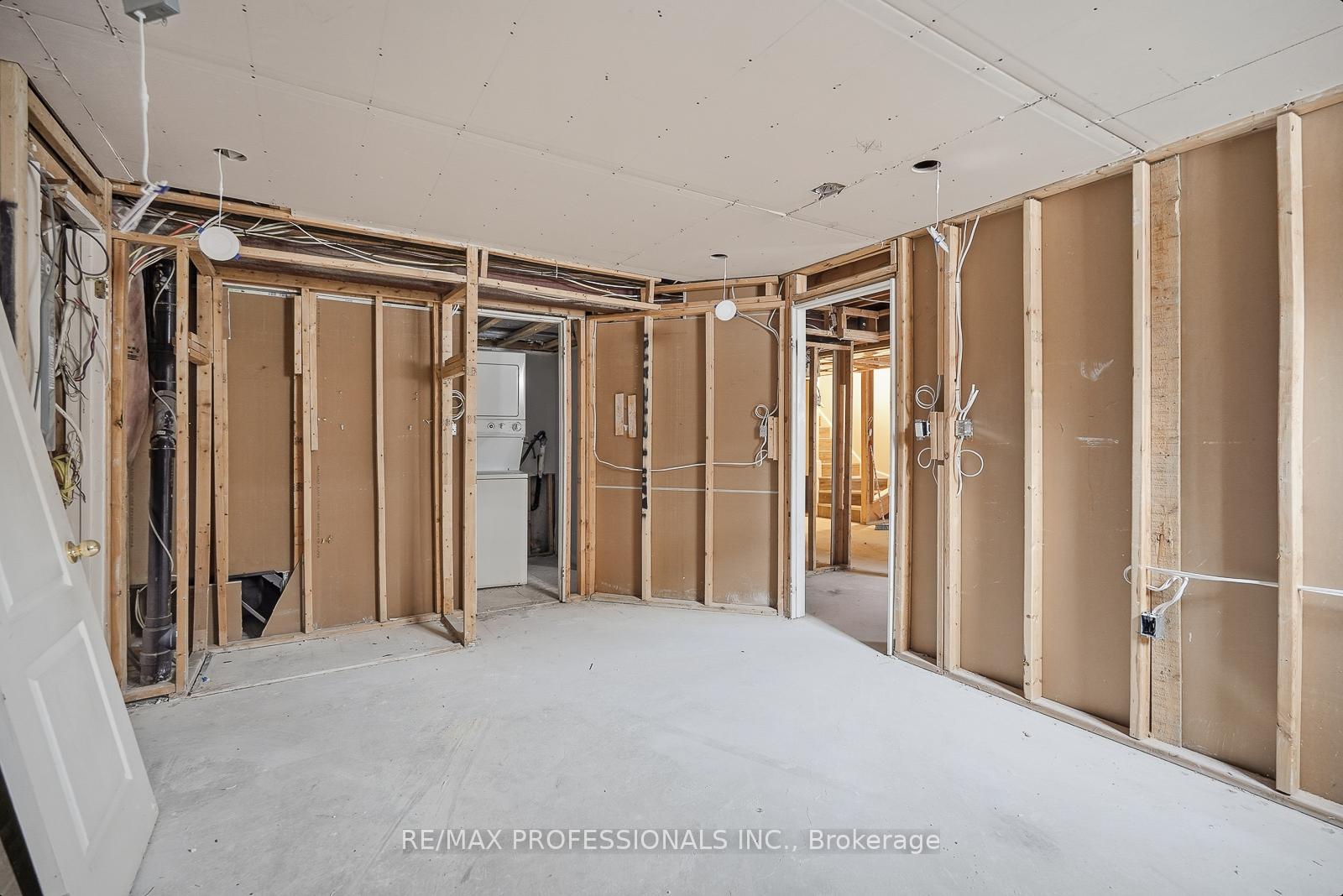 Photo 19 of 370 Queen Mary Drive, Brampton, Fletcher's Meadow — HOMEH