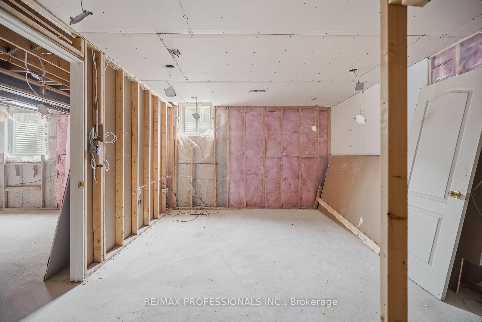 Photo 22 of 370 Queen Mary Drive, Brampton, Fletcher's Meadow — HOMEH