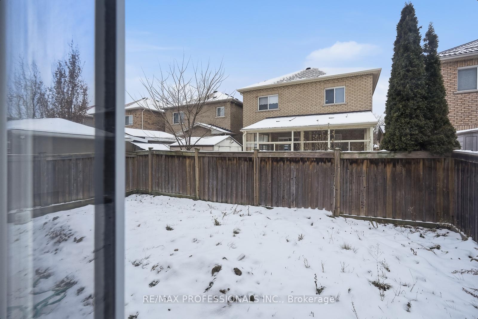 Photo 28 of 370 Queen Mary Drive, Brampton, Fletcher's Meadow — HOMEH