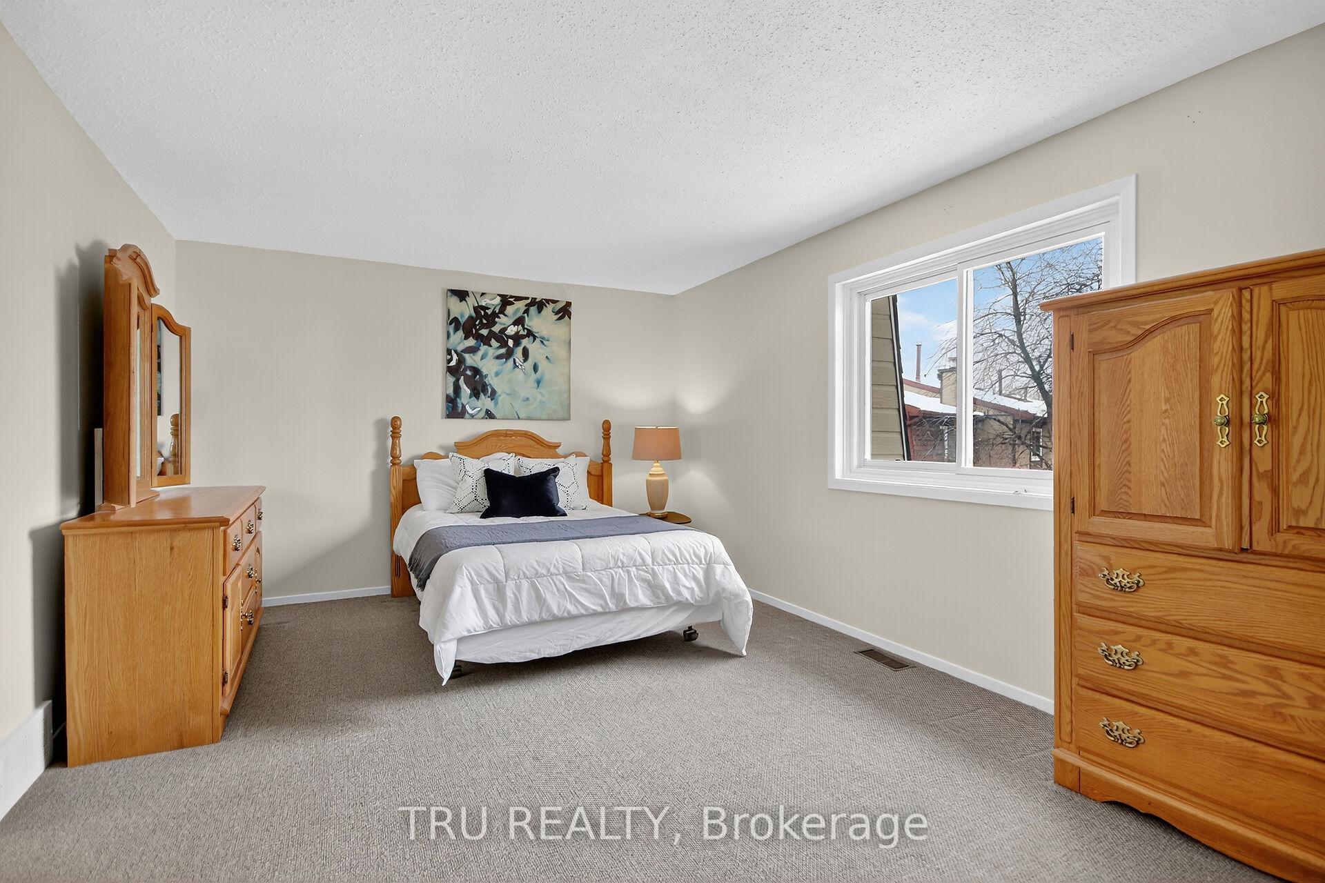 Photo 8 of 215 Temby Private, Ottawa, Hunt Club Park/Greenboro — HOMEH