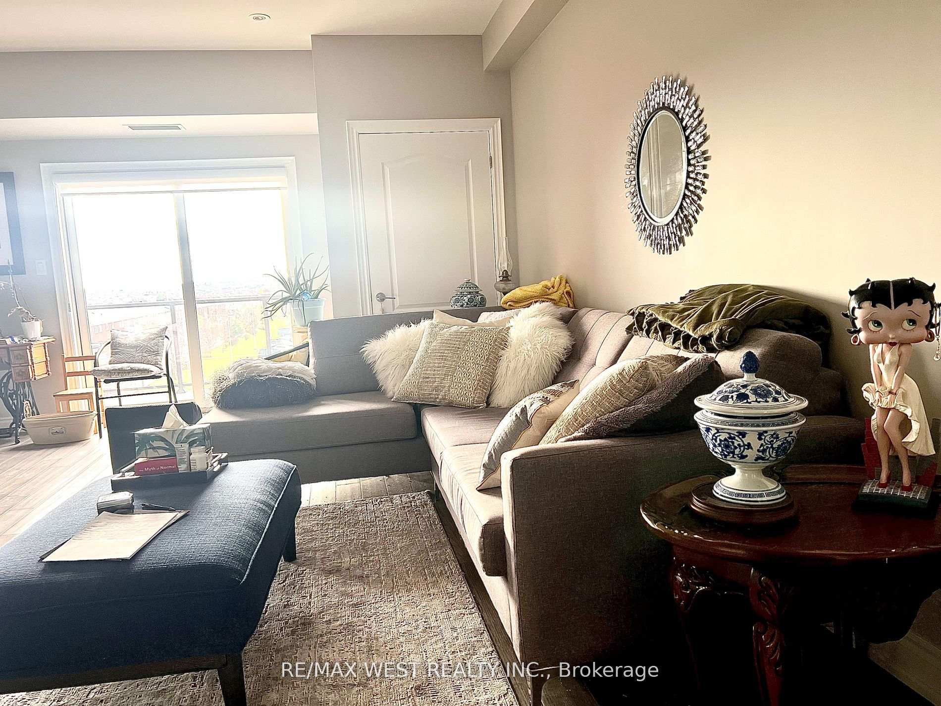 Photo 3 of Unit 402, 720 Yonge Street, Barrie, Painswick South — HOMEH