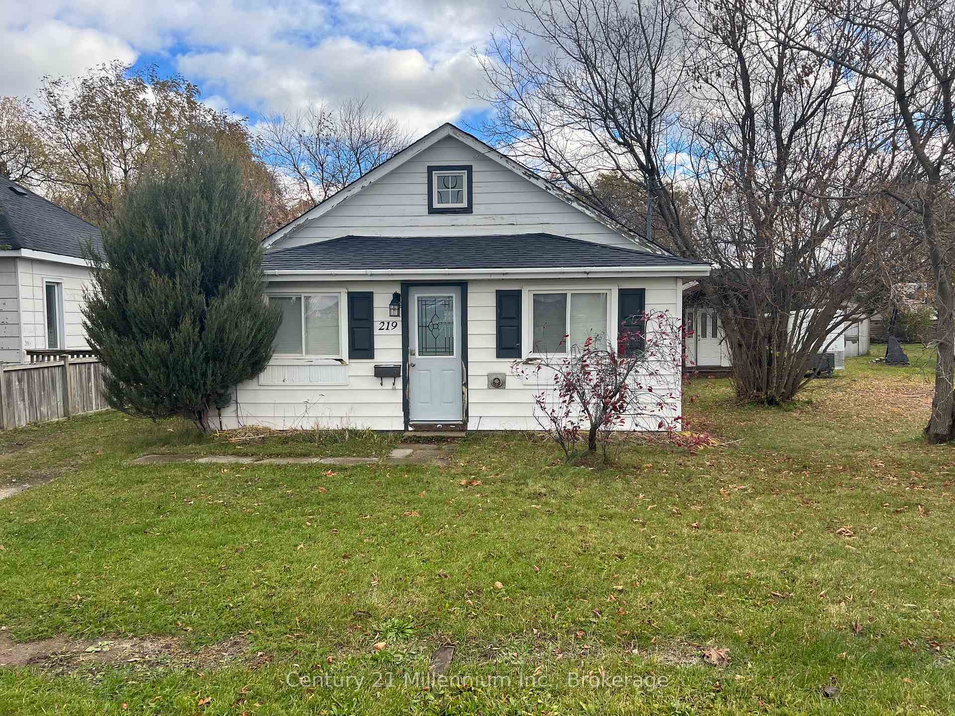 Photo 1 of 219 Spruce Street, Collingwood — HOMEH
