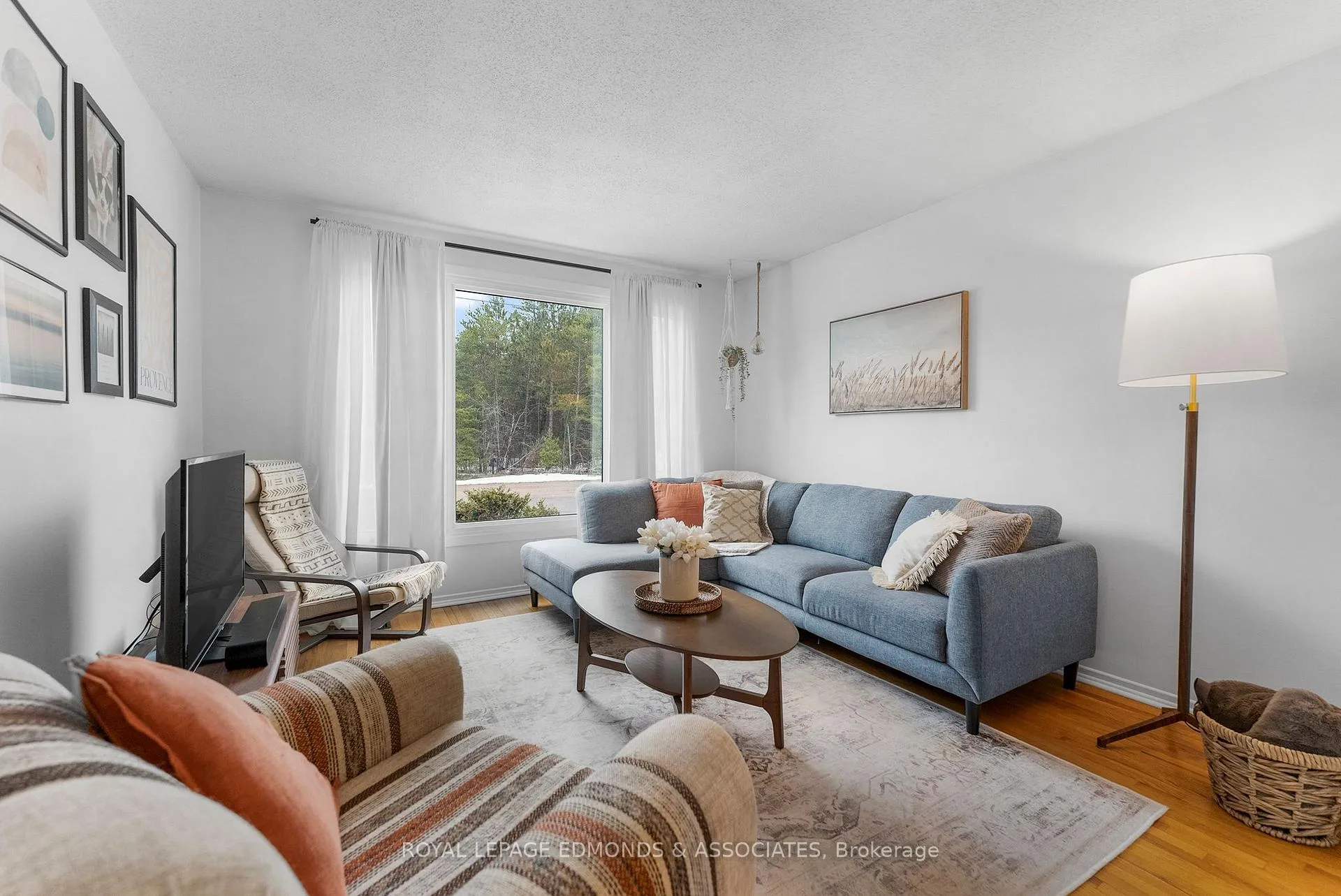 Photo 6 of 20 Wilbert Street, Petawawa — HOMEH