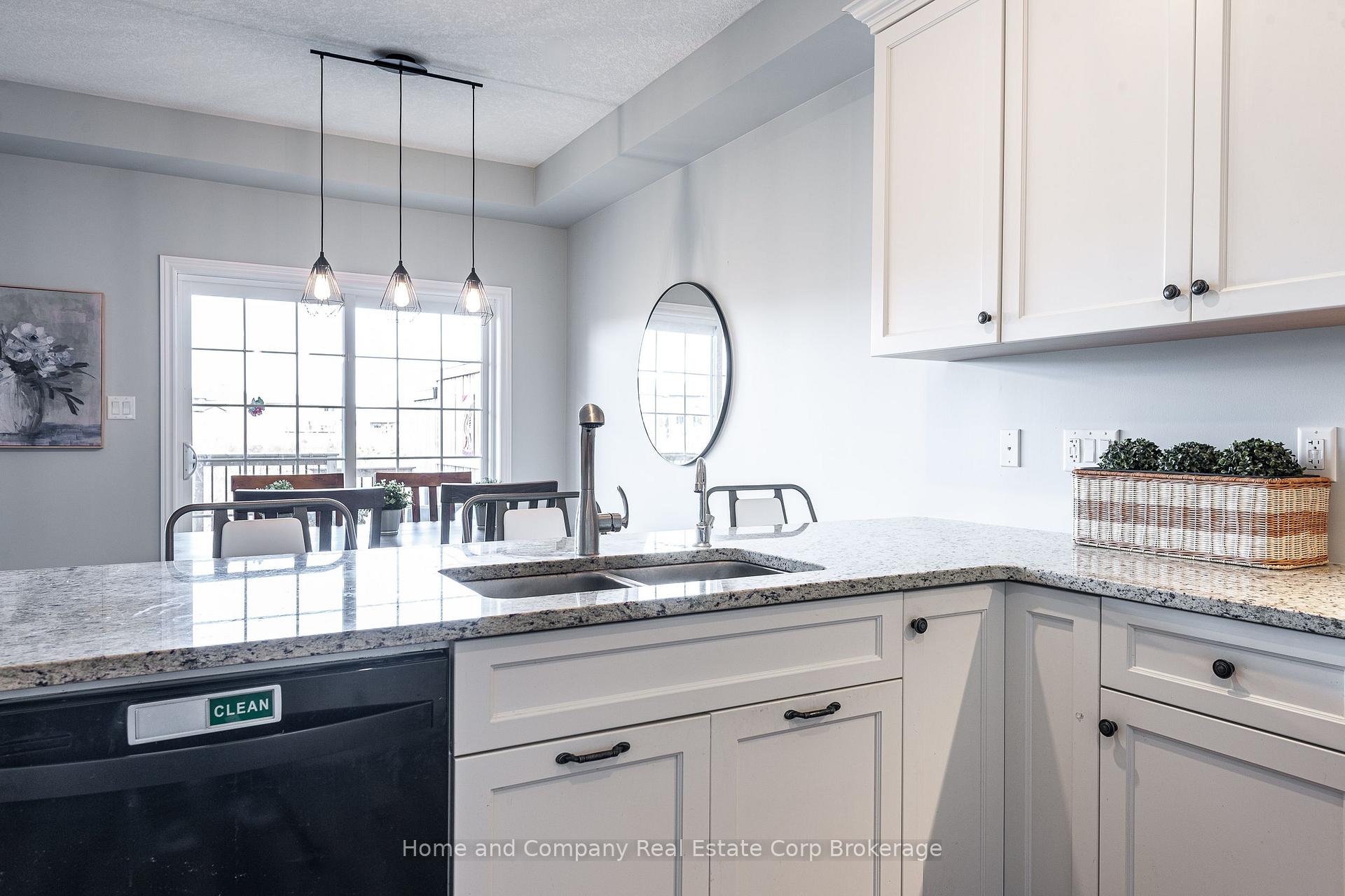 Photo 8 of Unit 3, 350 O'Loane Avenue, Stratford — HOMEH