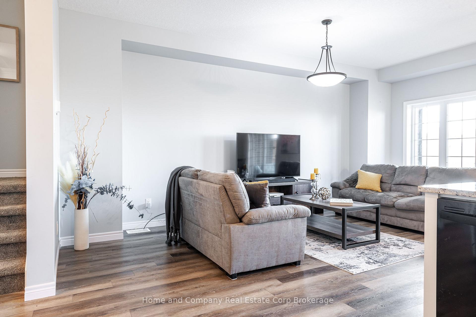 Photo 9 of Unit 3, 350 O'Loane Avenue, Stratford — HOMEH