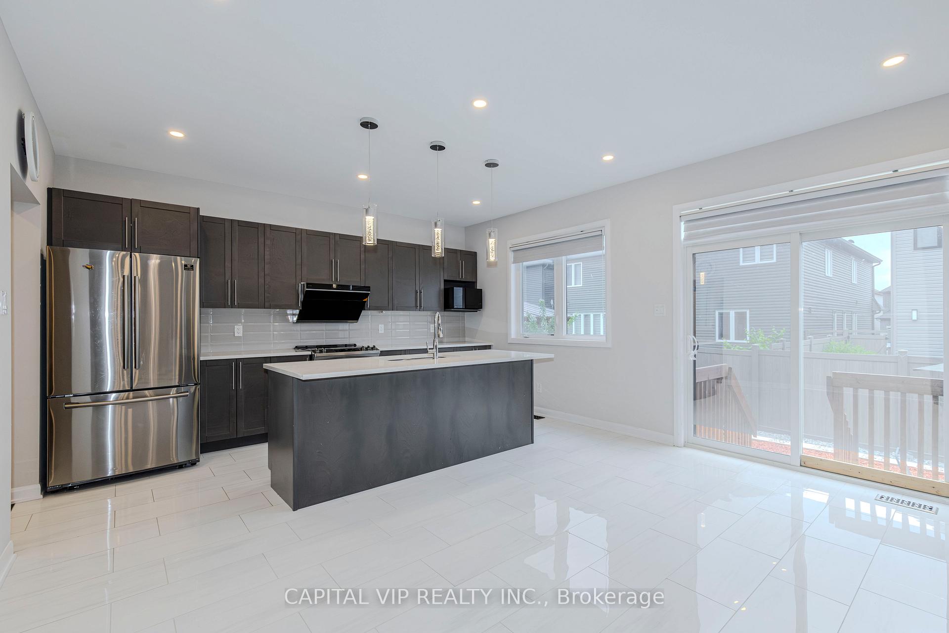 Photo 11 of 111 Robin Easey Avenue, Ottawa, Barrhaven - Half Moon Bay — HOMEH