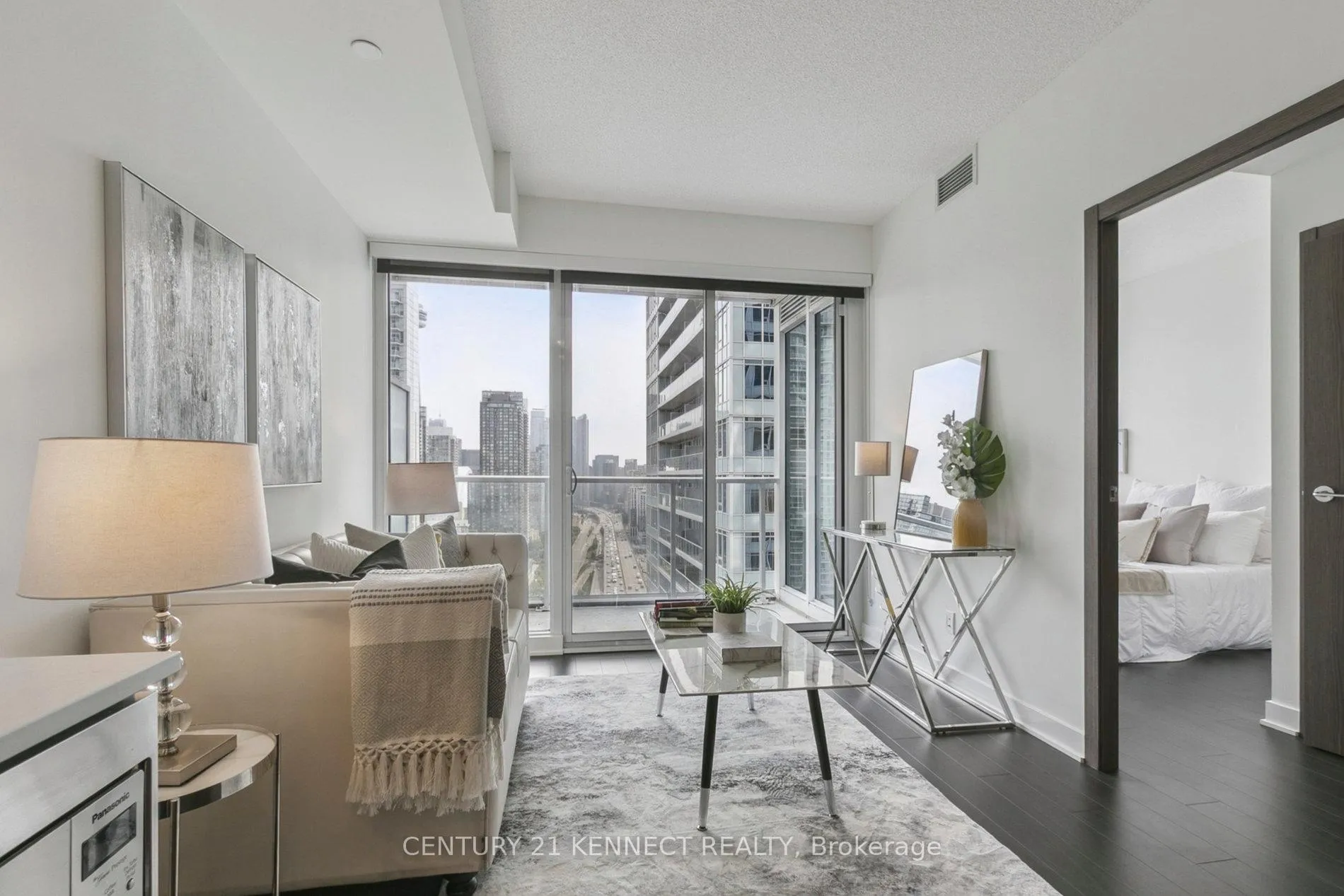 Photo 4 of Unit 3108, 19 Bathurst Street, Toronto, Waterfront Communities — HOMEH