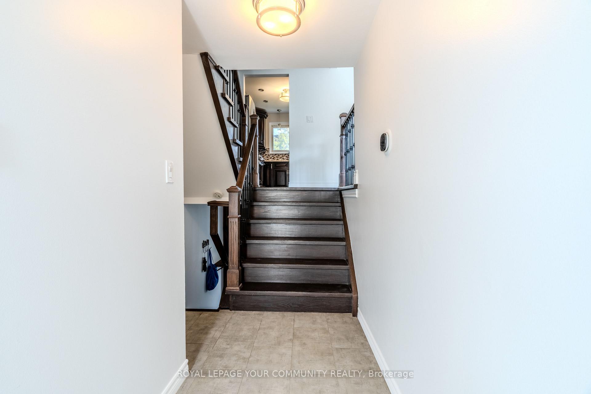 Photo 3 of 70 Stately Way, Markham, Royal Orchard — HOMEH