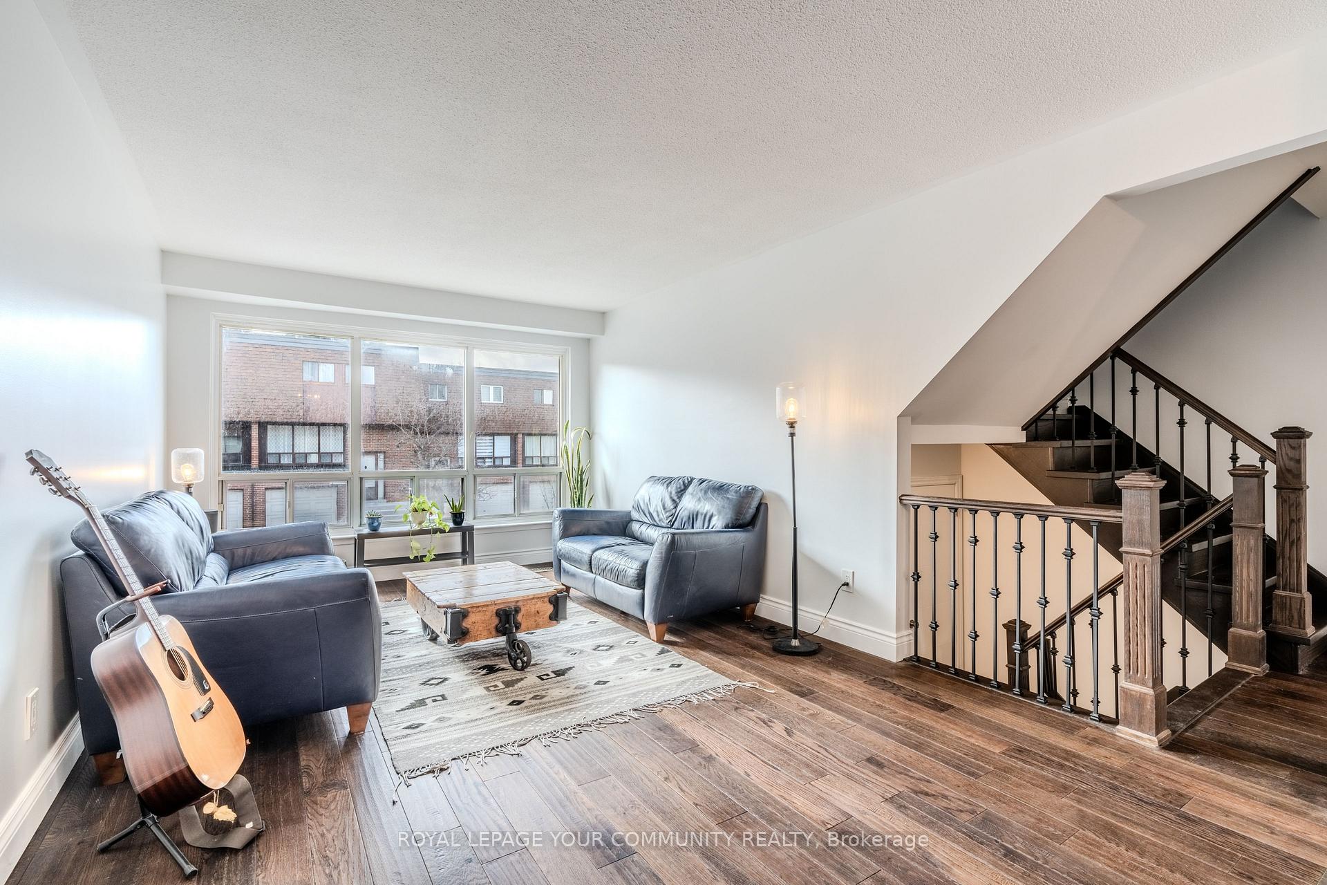Photo 5 of 70 Stately Way, Markham, Royal Orchard — HOMEH