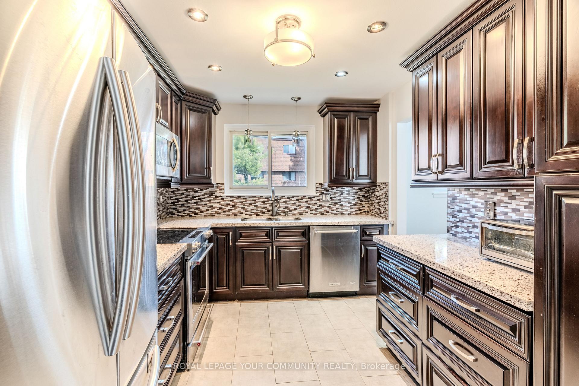 Photo 9 of 70 Stately Way, Markham, Royal Orchard — HOMEH