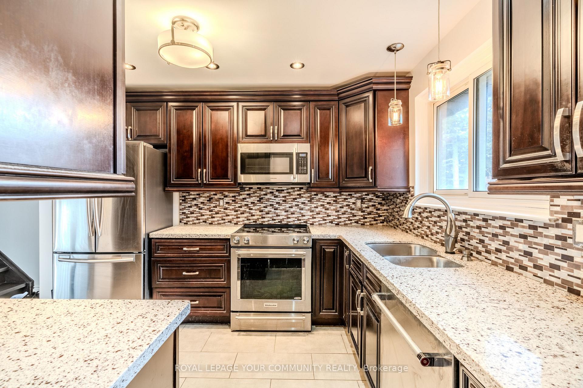 Photo 10 of 70 Stately Way, Markham, Royal Orchard — HOMEH
