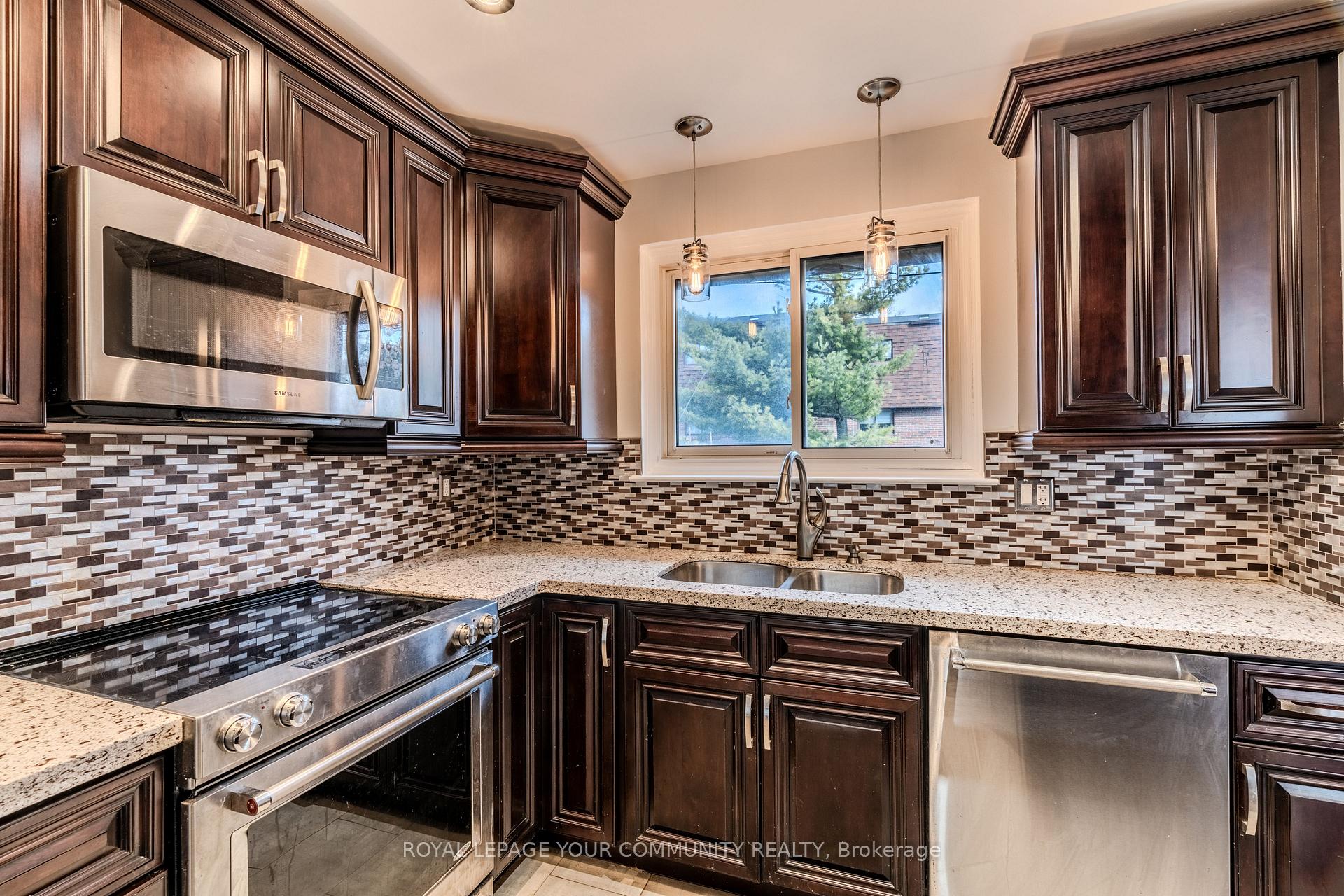 Photo 11 of 70 Stately Way, Markham, Royal Orchard — HOMEH