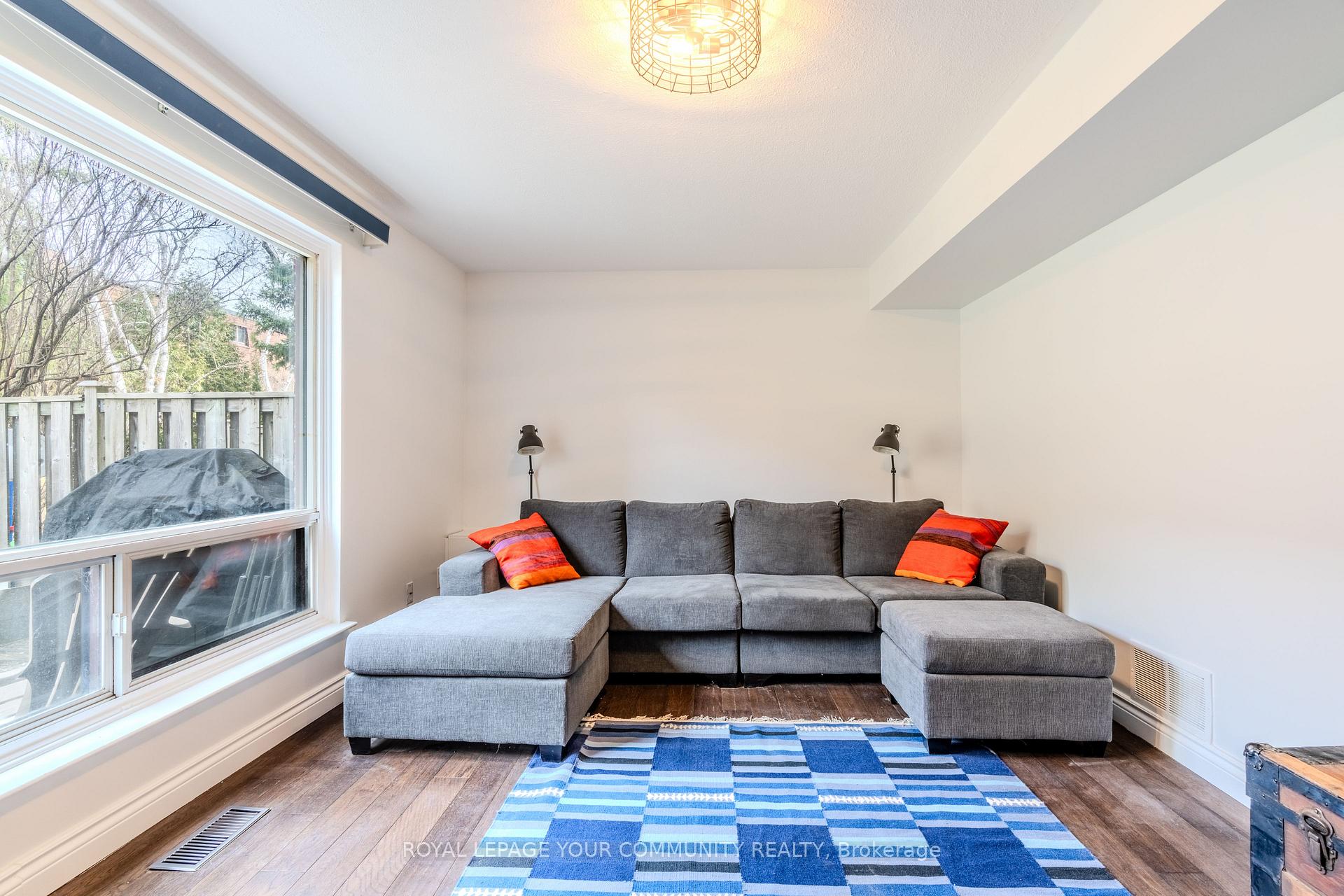 Photo 23 of 70 Stately Way, Markham, Royal Orchard — HOMEH