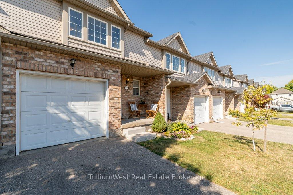 Photo 4 of Unit 9, 84 Westmeadow Drive, Kitchener — HOMEH