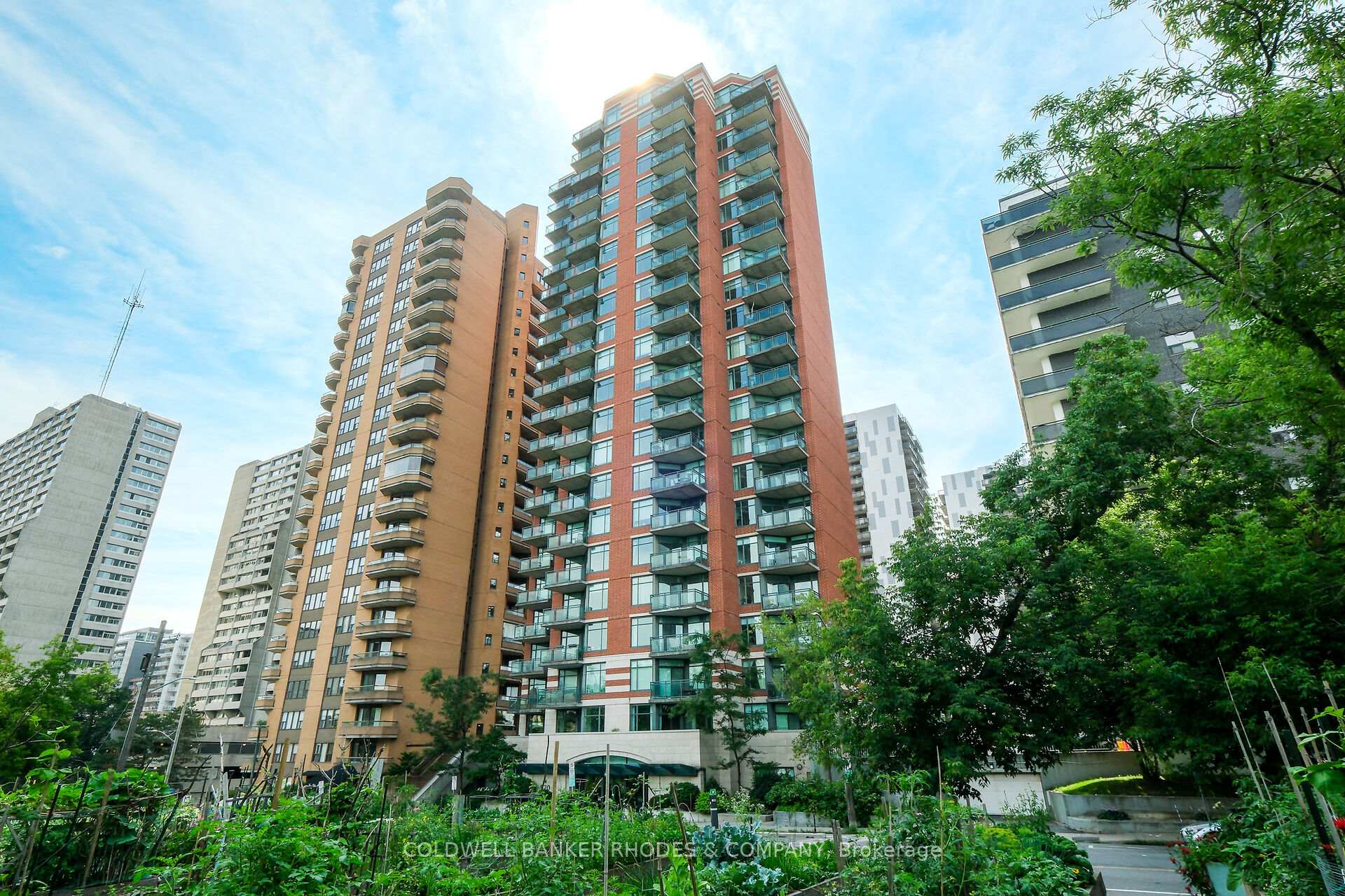 Front of Unit 1101, 570 Laurier Avenue W