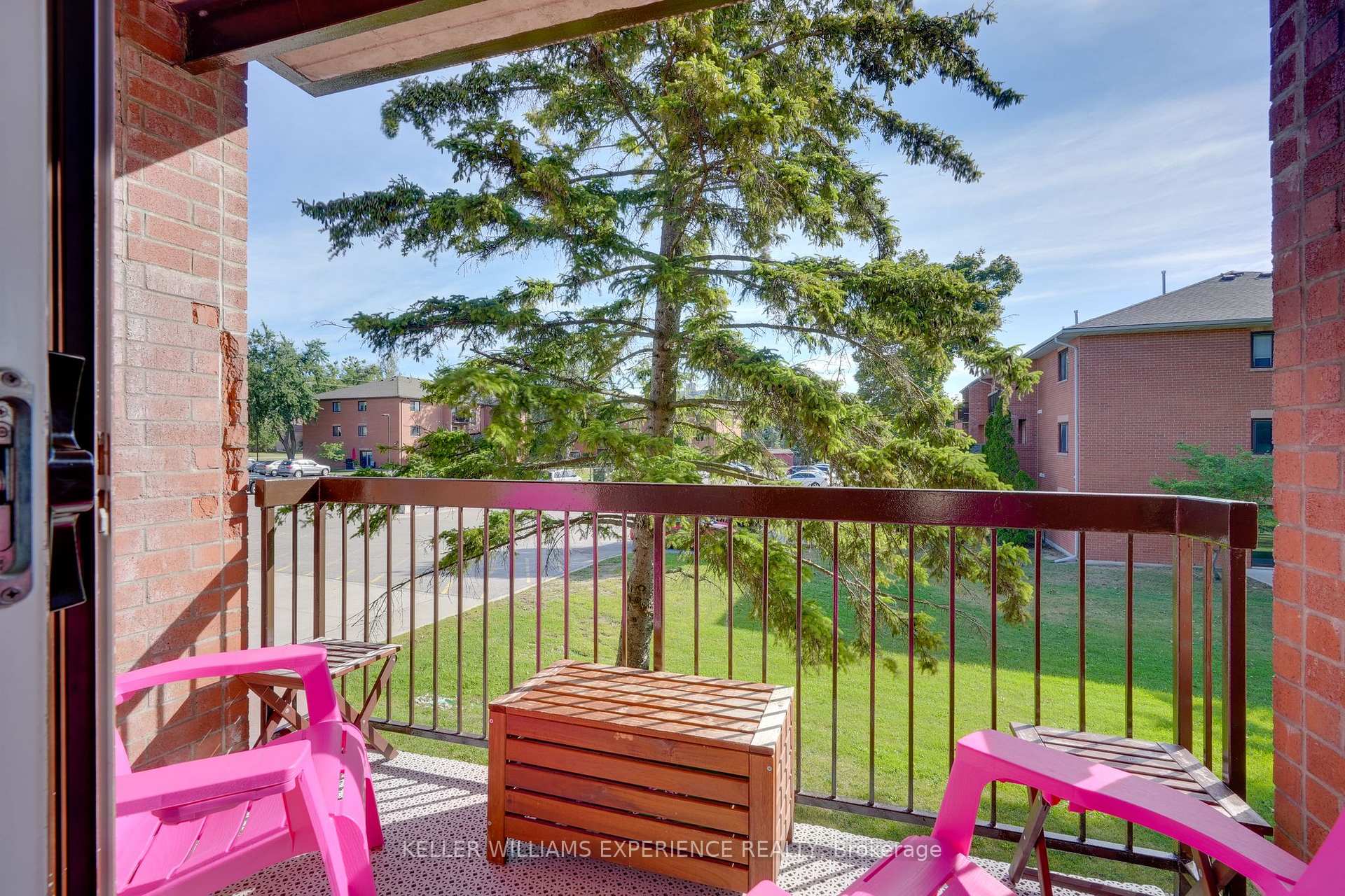 Photo 8 of Unit E8, 167 Edgehill Drive, Barrie, Letitia Heights — HOMEH