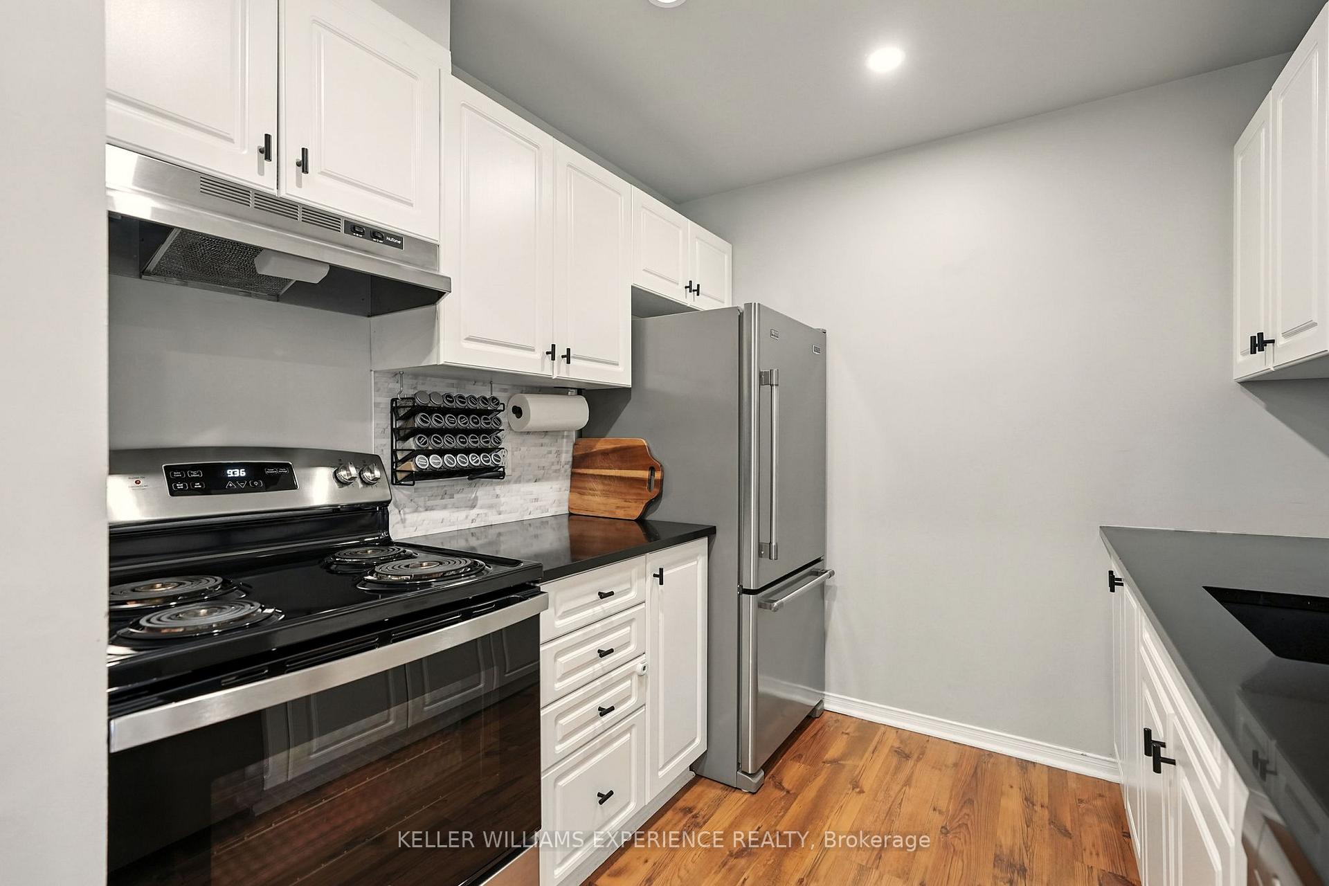 Photo 10 of Unit E8, 167 Edgehill Drive, Barrie, Letitia Heights — HOMEH