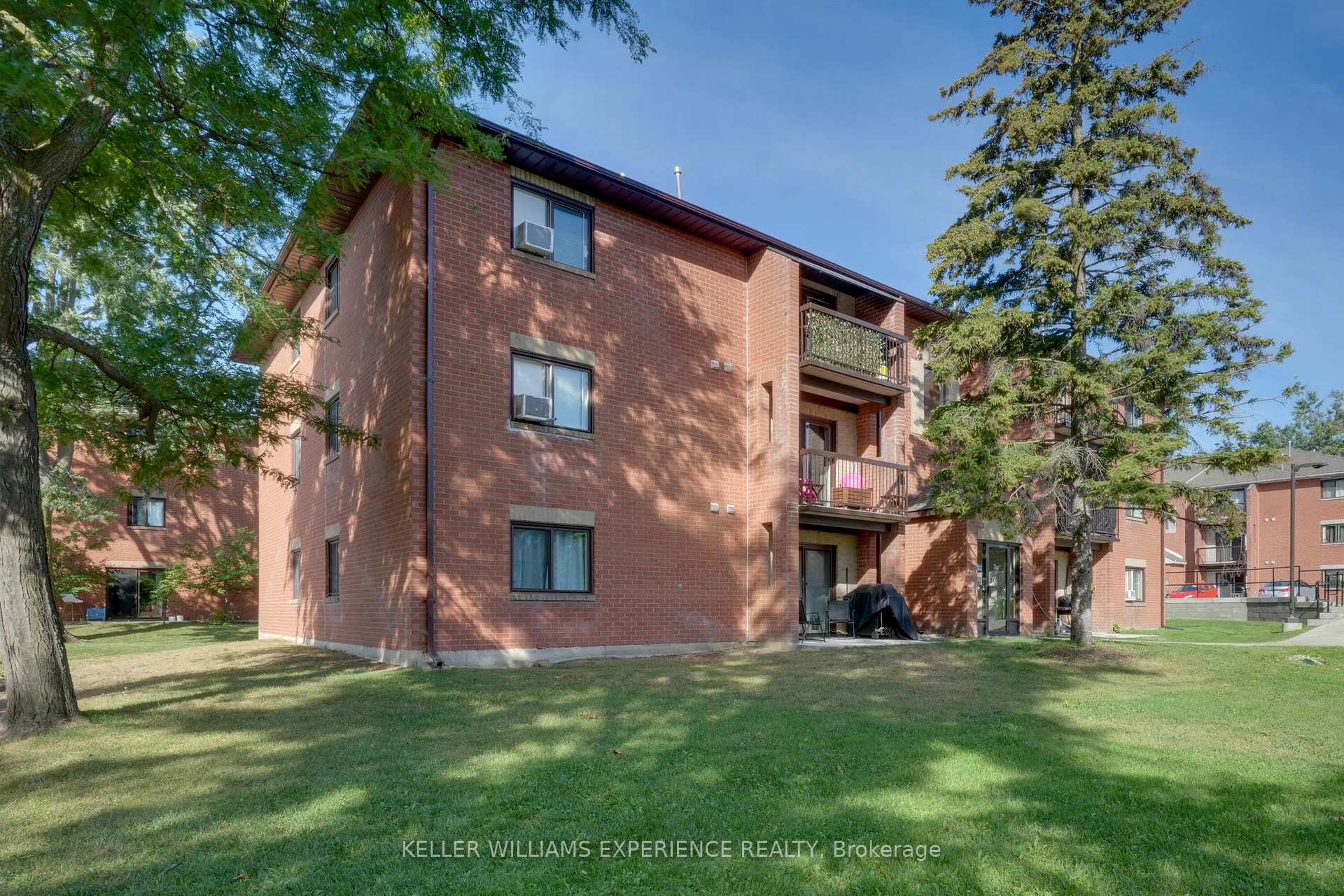 Photo 36 of Unit E8, 167 Edgehill Drive, Barrie, Letitia Heights — HOMEH