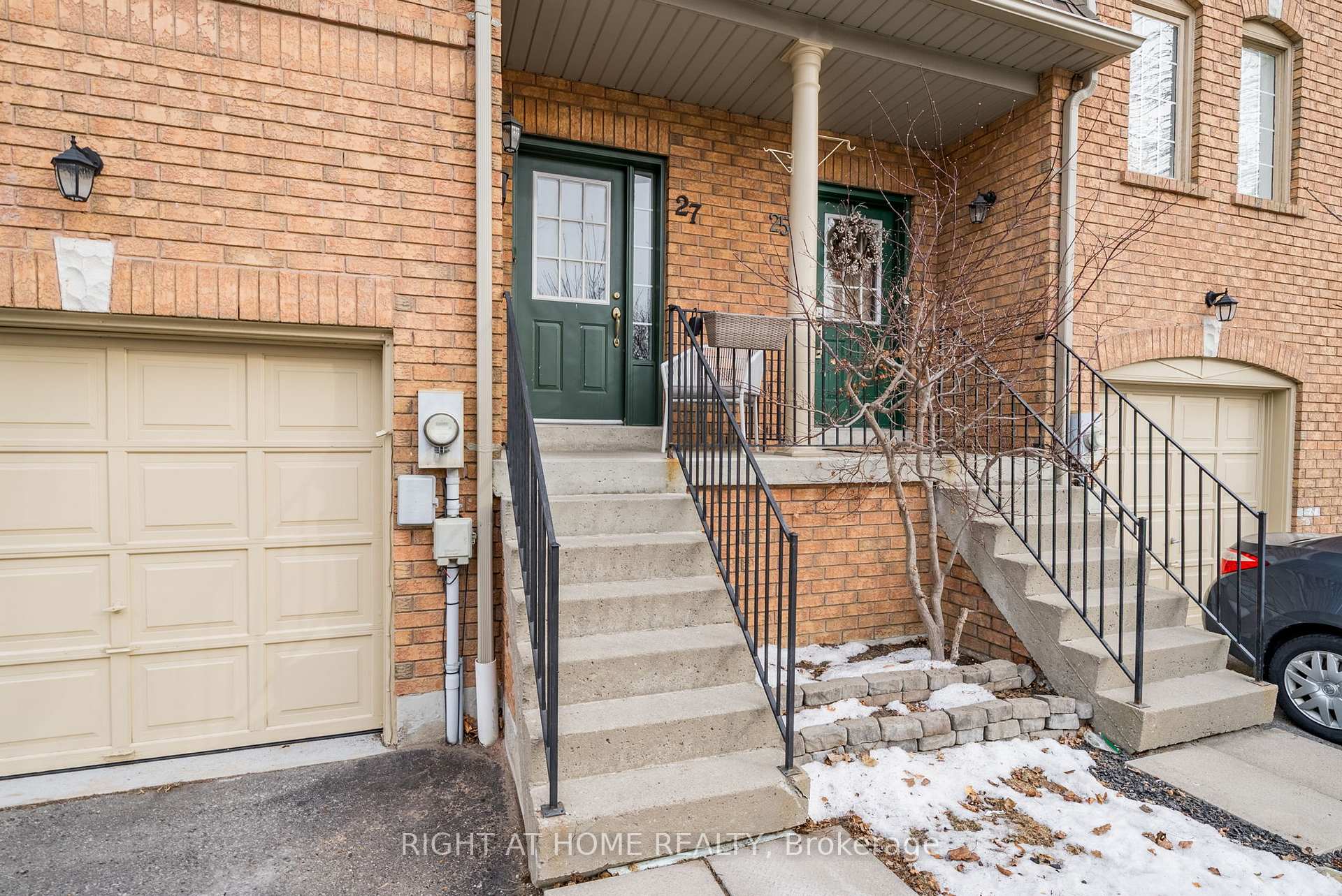 Photo 3 of Unit 18, 27 Aspen Park Way, Whitby, Downtown Whitby — HOMEH