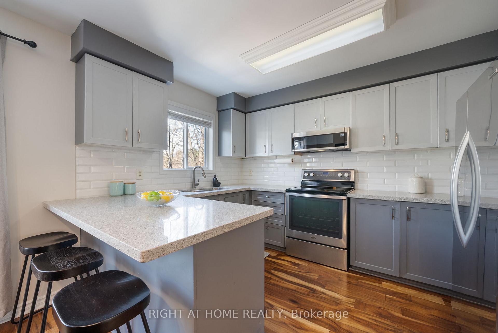 Photo 10 of Unit 18, 27 Aspen Park Way, Whitby, Downtown Whitby — HOMEH