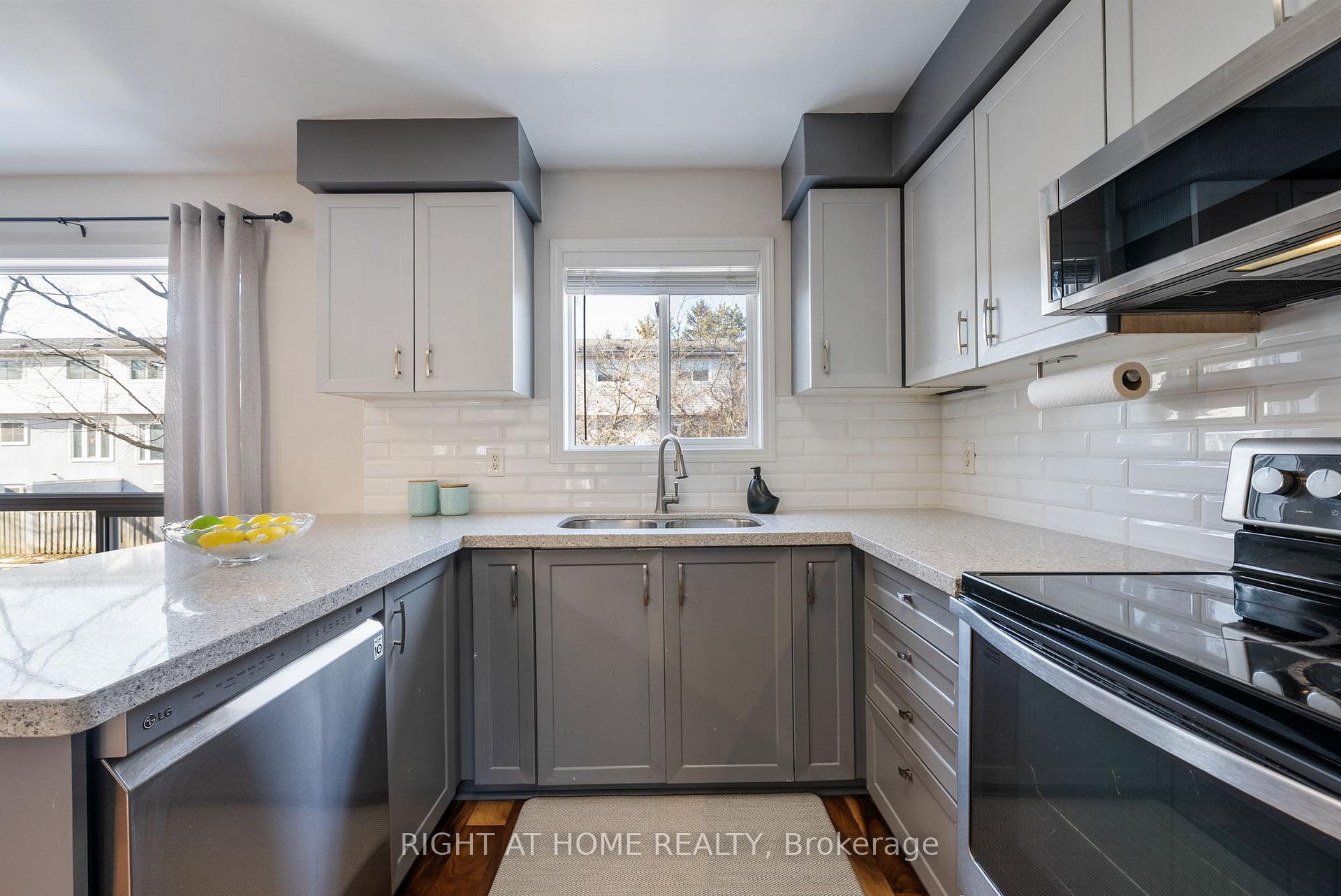 Photo 11 of Unit 18, 27 Aspen Park Way, Whitby, Downtown Whitby — HOMEH