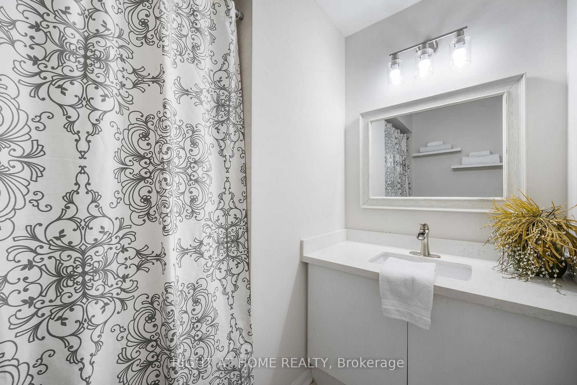 Photo 18 of Unit 18, 27 Aspen Park Way, Whitby, Downtown Whitby — HOMEH