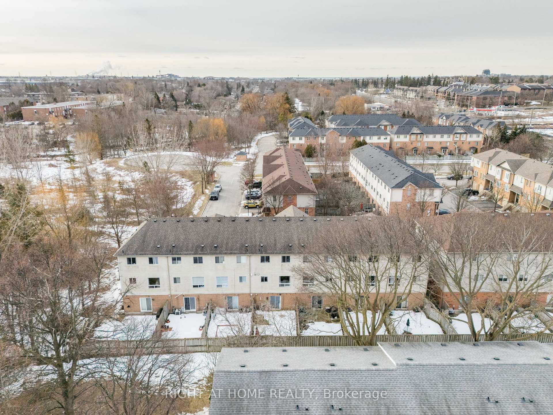 Photo 30 of Unit 18, 27 Aspen Park Way, Whitby, Downtown Whitby — HOMEH