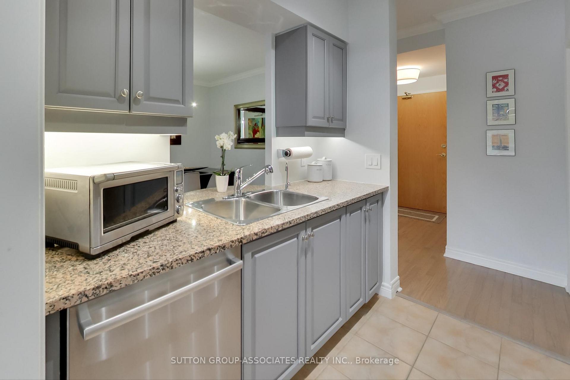 Photo 9 of Unit 406, 2 Edith Drive, Toronto, Yonge-Eglinton — HOMEH