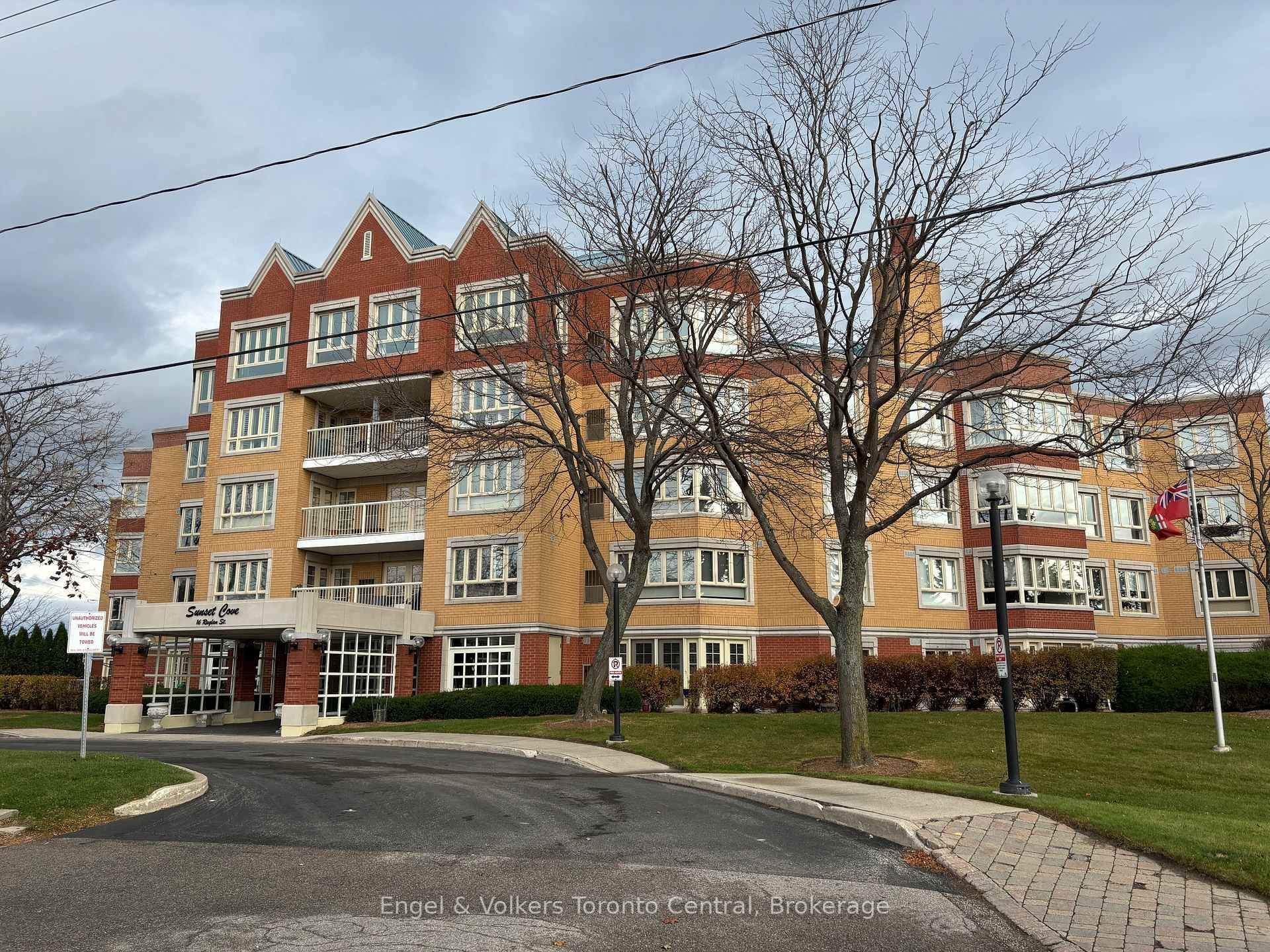Front of Unit 102, 16 Raglan Street