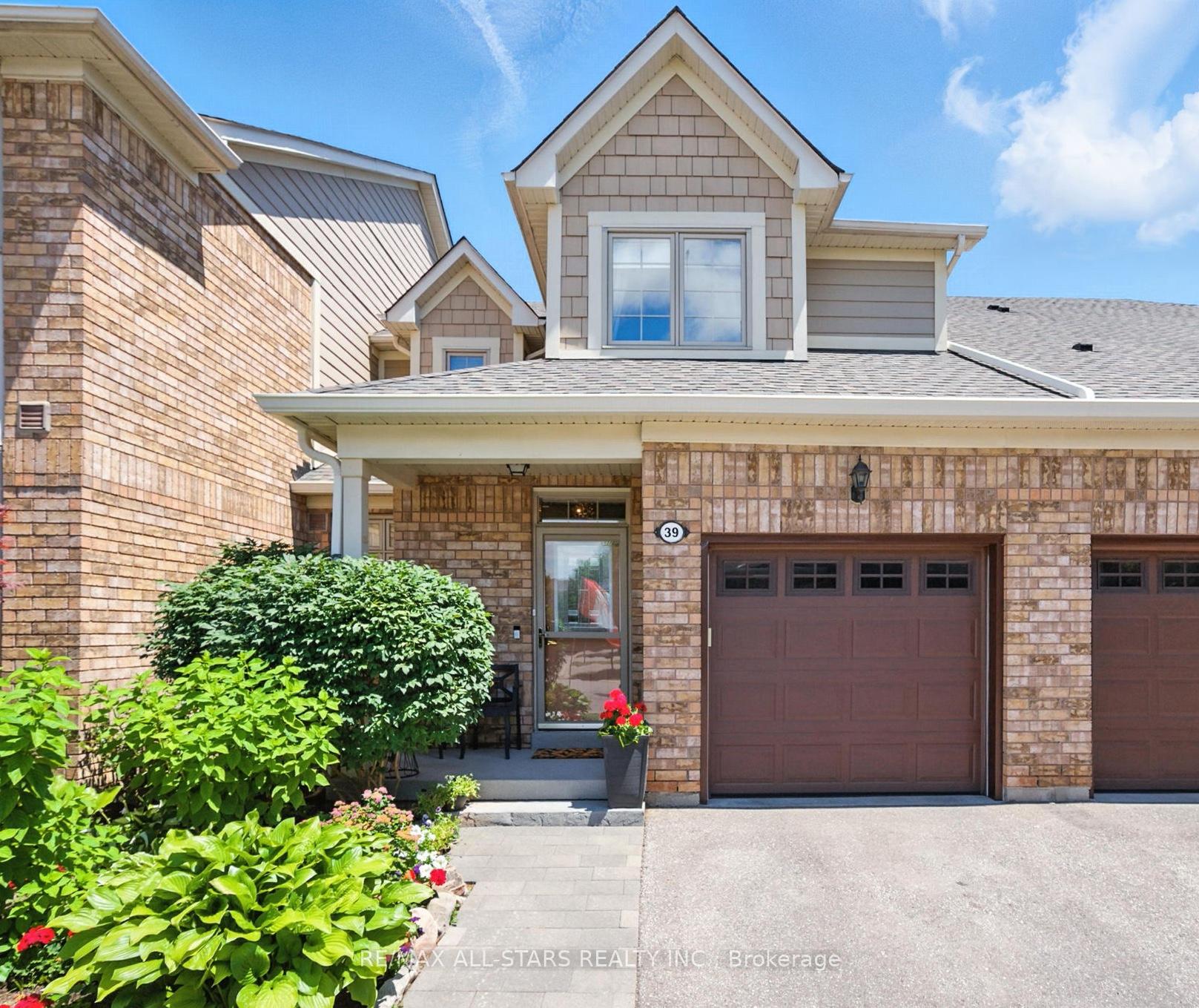 Front of 39 Louisbourg Way