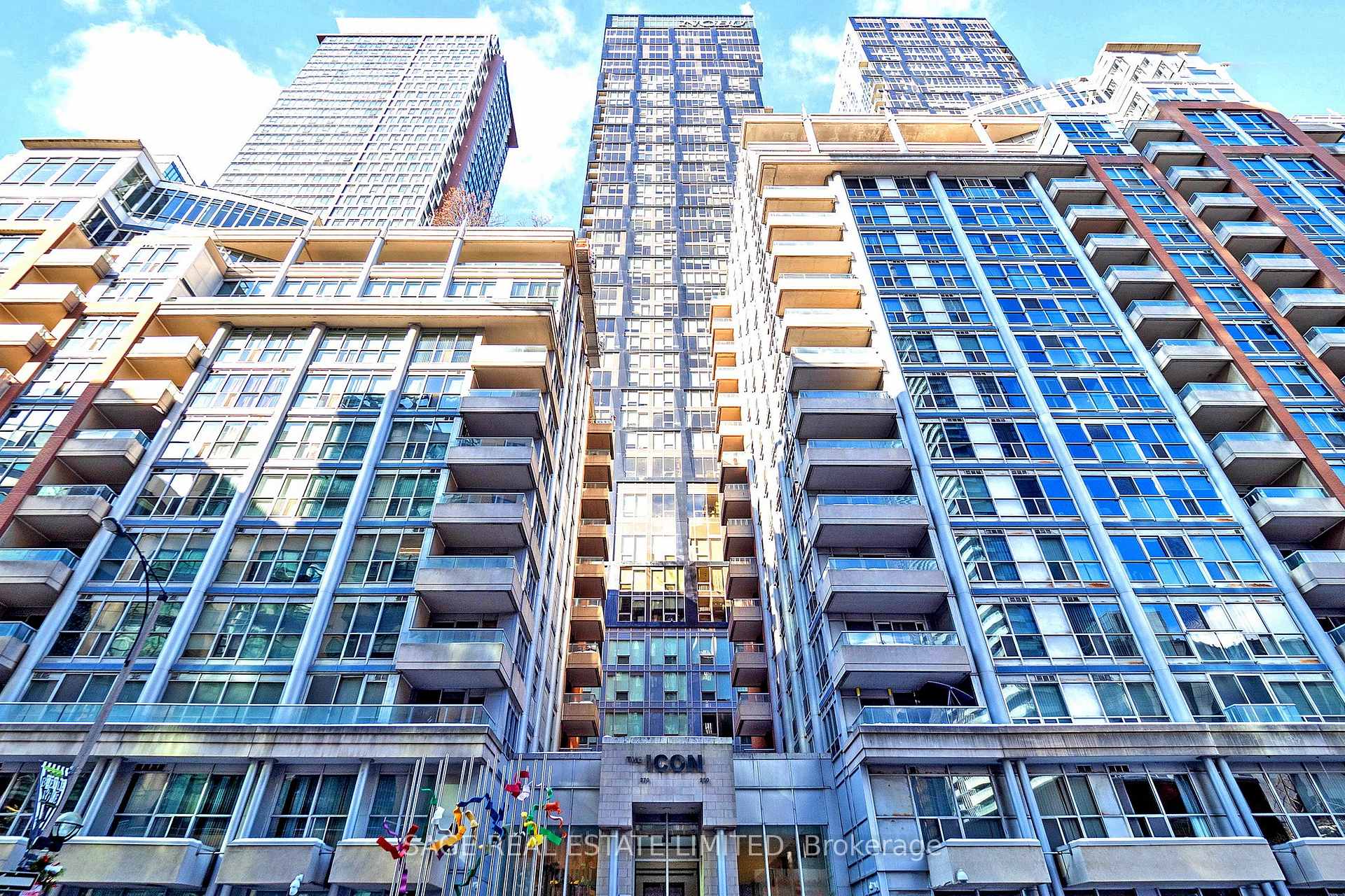 Front of Unit 1114, 270 Wellington Street W
