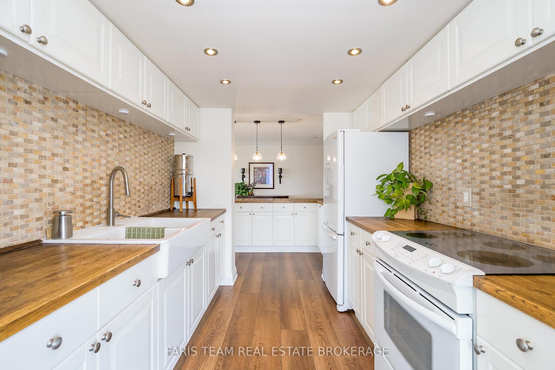 Photo 6 of Unit 1406, 65 Ellen Street, Barrie, City Centre — HOMEH