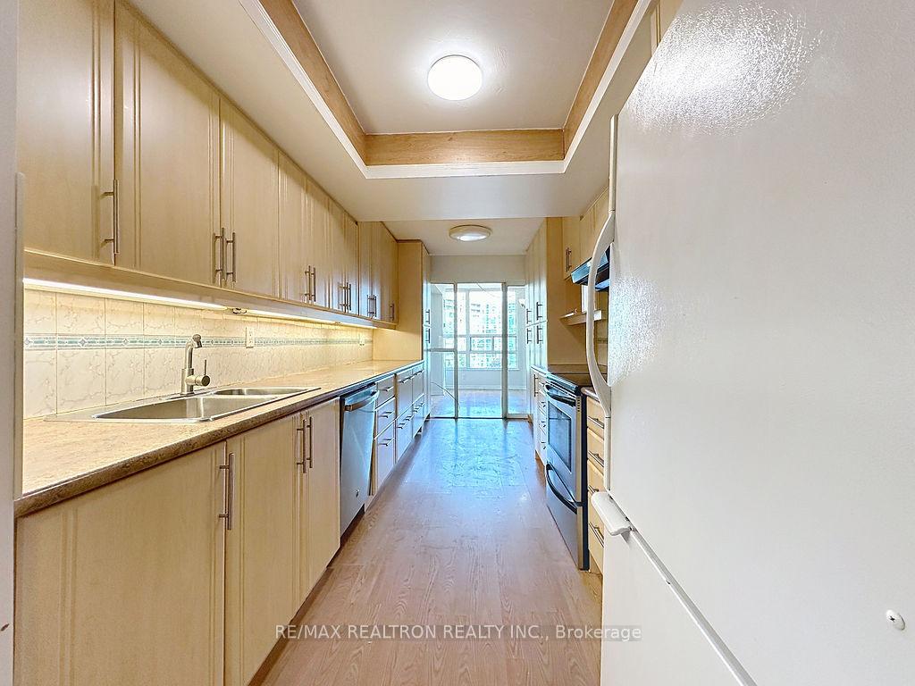 Photo 7 of Unit 810, 7905 Bayview Avenue, Markham, Aileen-Willowbrook — HOMEH