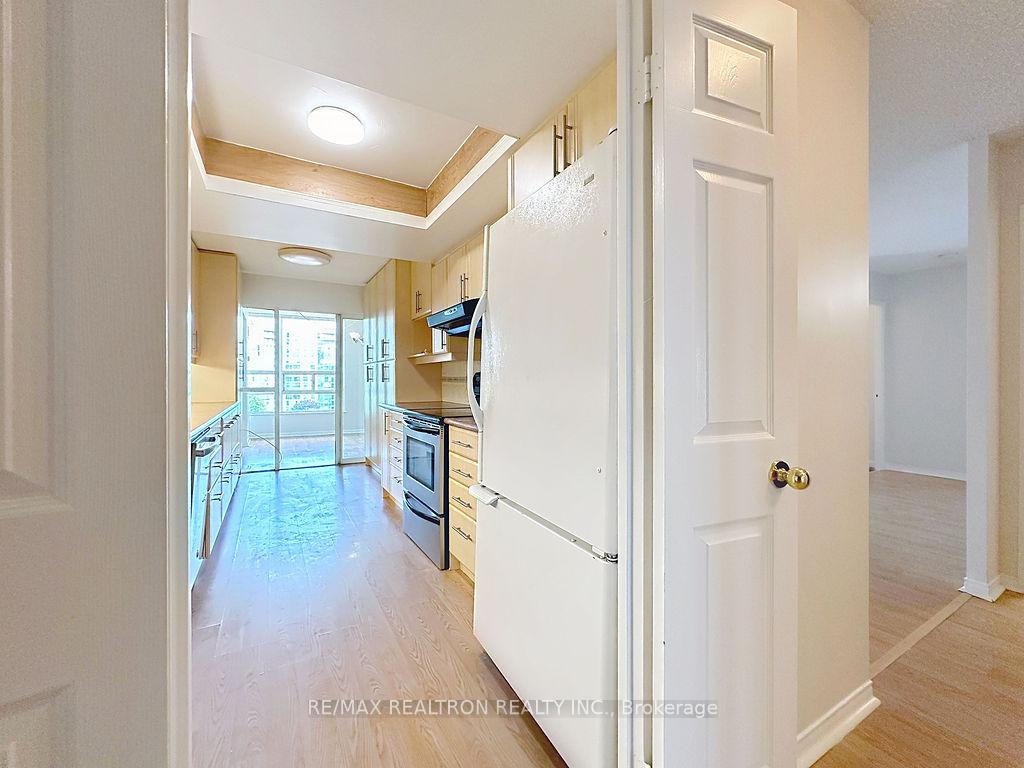 Photo 9 of Unit 810, 7905 Bayview Avenue, Markham, Aileen-Willowbrook — HOMEH