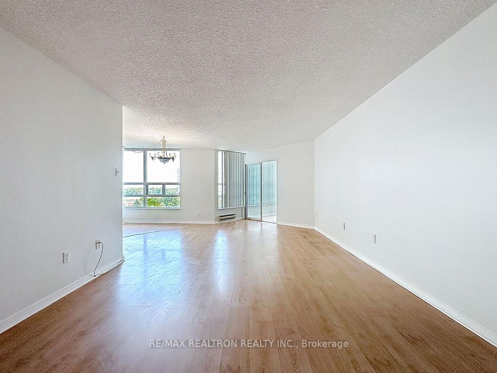 Photo 10 of Unit 810, 7905 Bayview Avenue, Markham, Aileen-Willowbrook — HOMEH