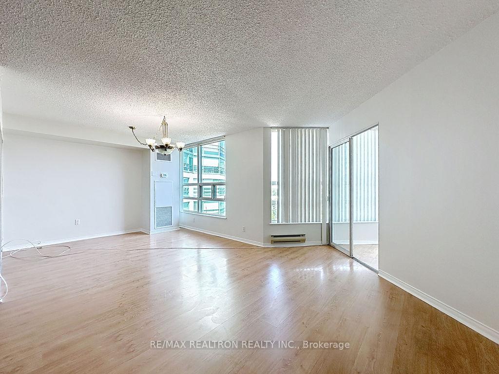 Photo 12 of Unit 810, 7905 Bayview Avenue, Markham, Aileen-Willowbrook — HOMEH