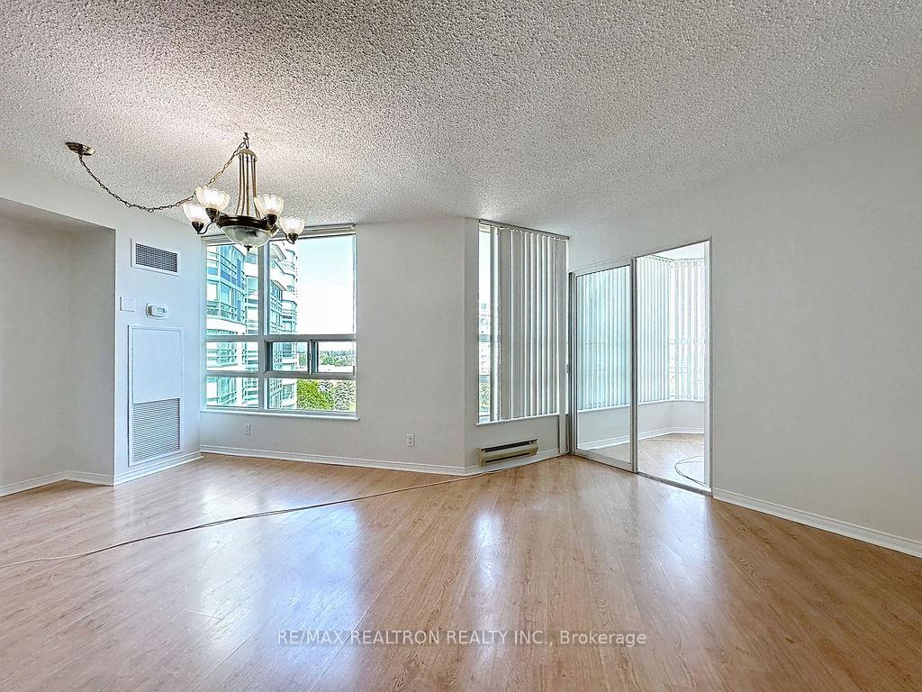 Photo 13 of Unit 810, 7905 Bayview Avenue, Markham, Aileen-Willowbrook — HOMEH