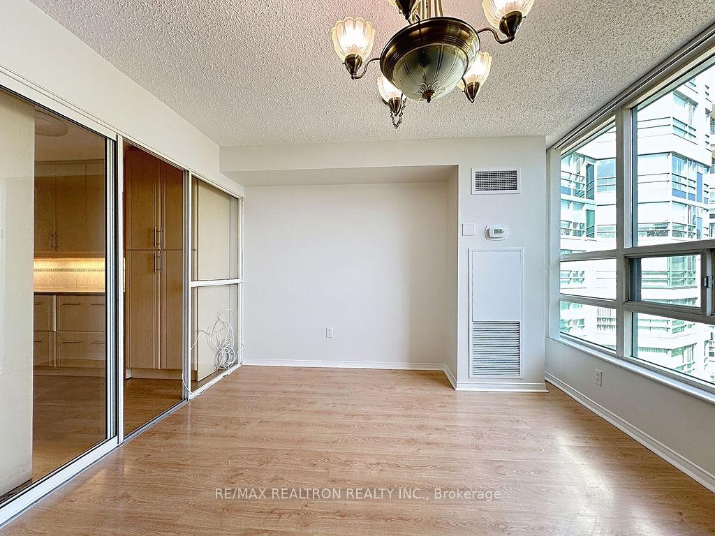 Photo 14 of Unit 810, 7905 Bayview Avenue, Markham, Aileen-Willowbrook — HOMEH