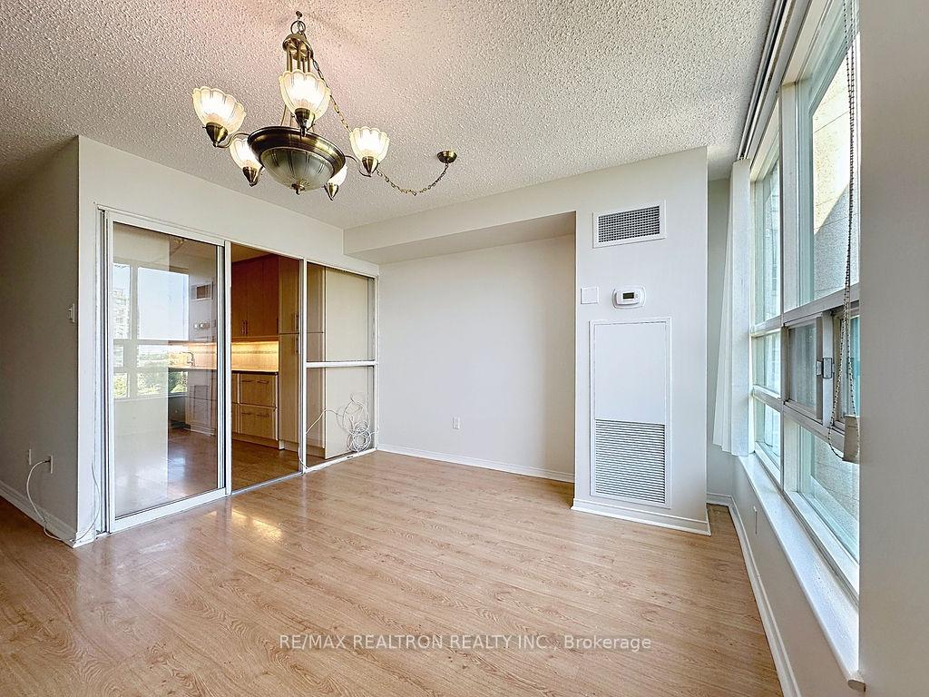 Photo 17 of Unit 810, 7905 Bayview Avenue, Markham, Aileen-Willowbrook — HOMEH