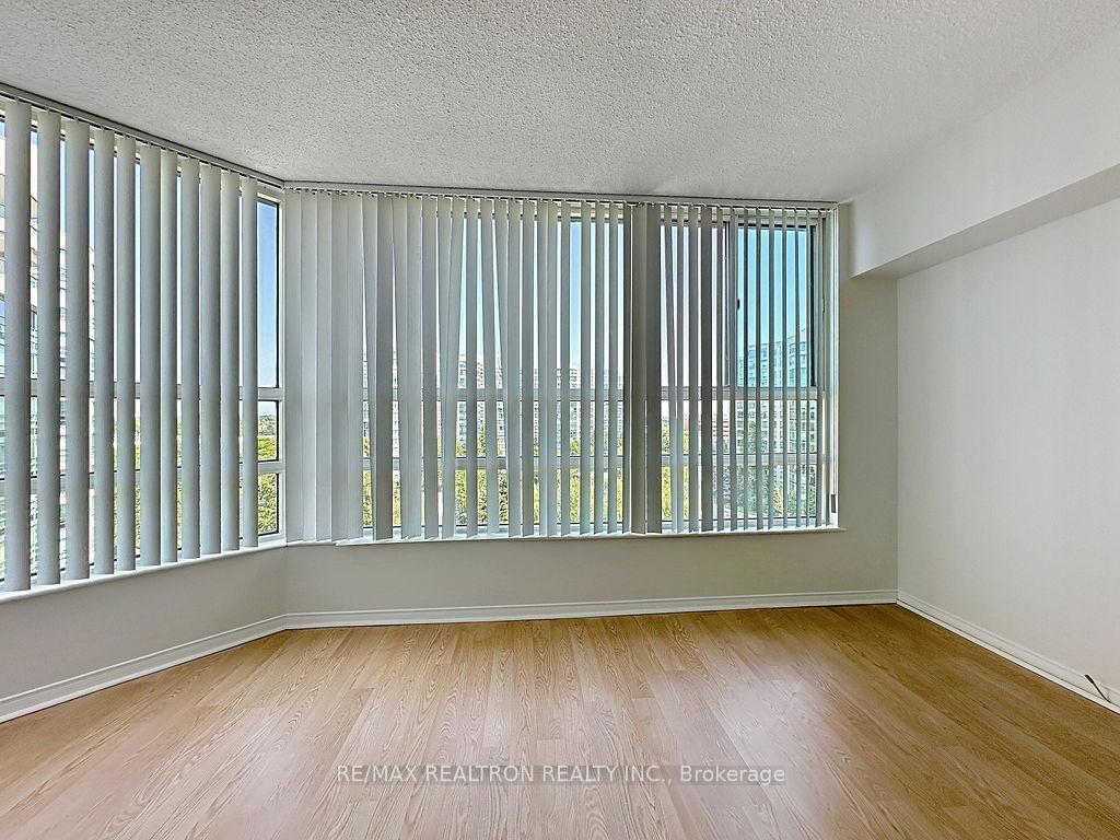 Photo 22 of Unit 810, 7905 Bayview Avenue, Markham, Aileen-Willowbrook — HOMEH