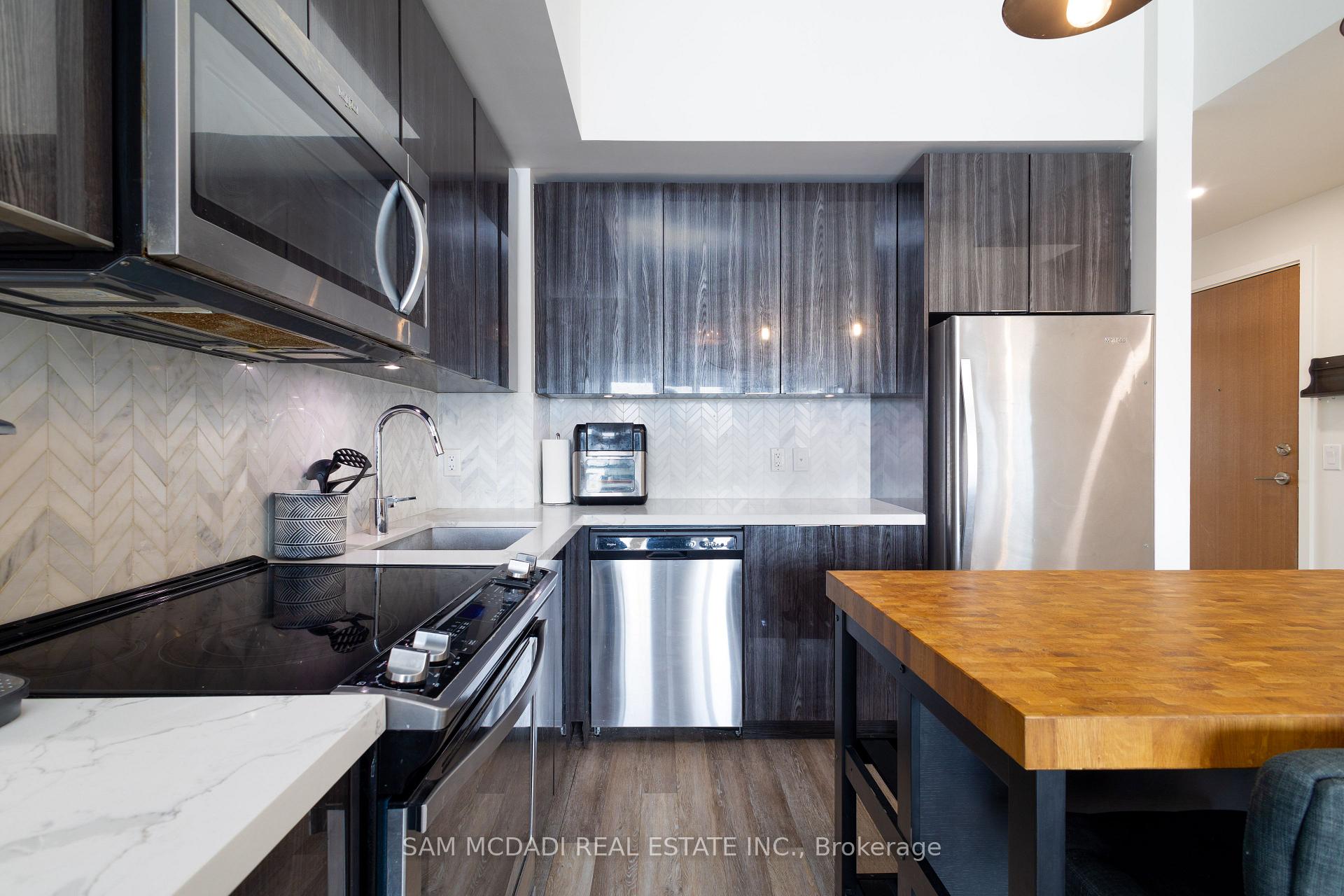 Photo 4 of Unit 1024, 30 Shore Breeze Drive, Etobicoke, Mimico — HOMEH