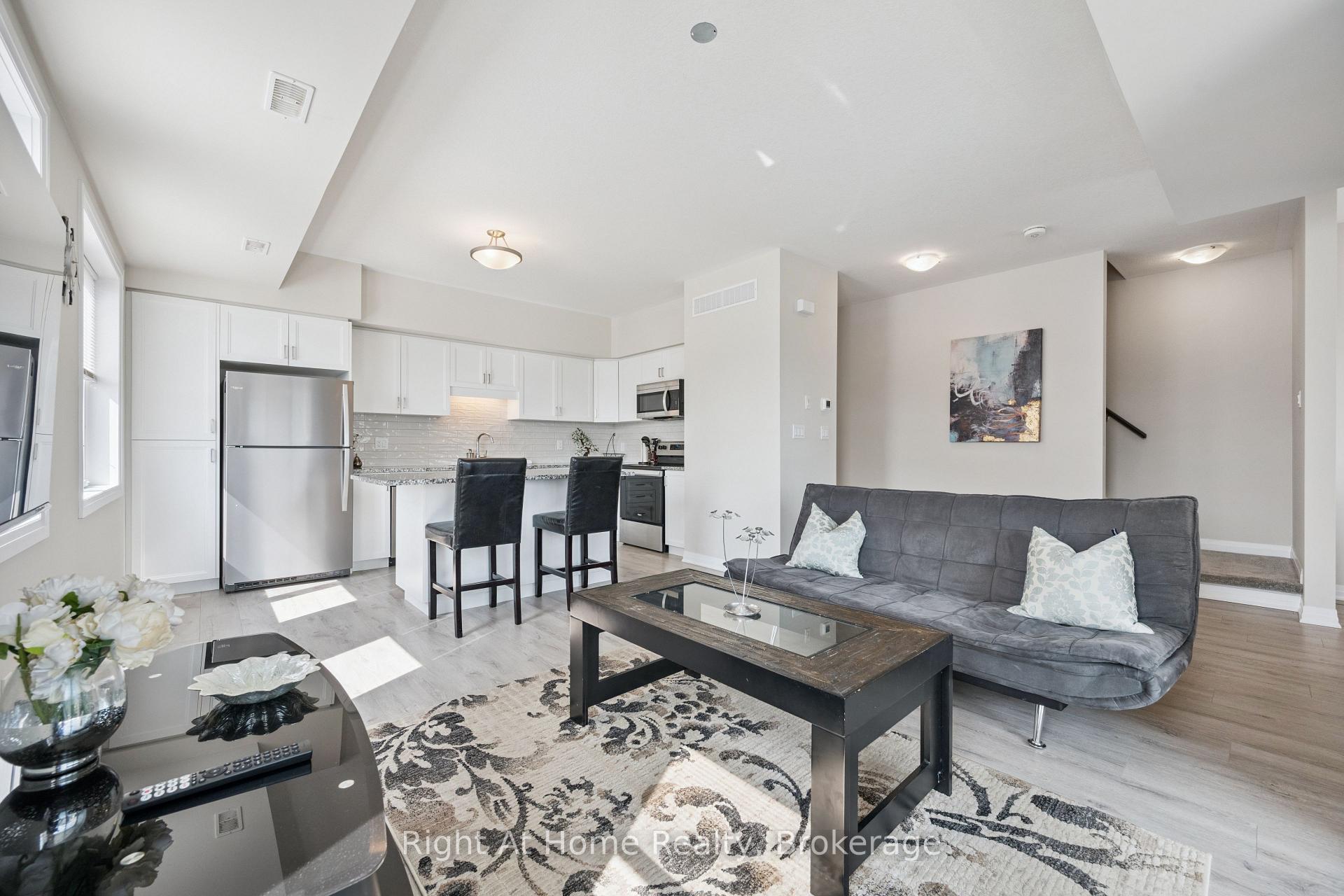 Photo 4 of 24 Progress Crescent, Kitchener — HOMEH