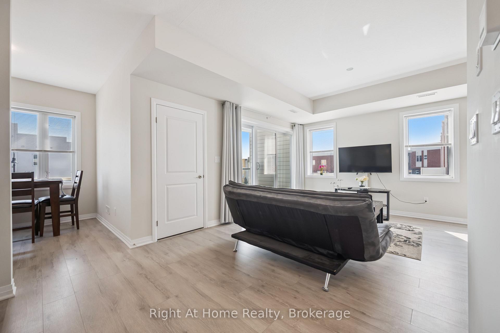 Photo 5 of 24 Progress Crescent, Kitchener — HOMEH