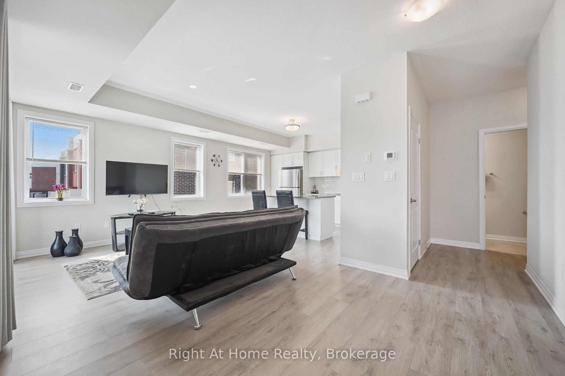 Photo 6 of 24 Progress Crescent, Kitchener — HOMEH