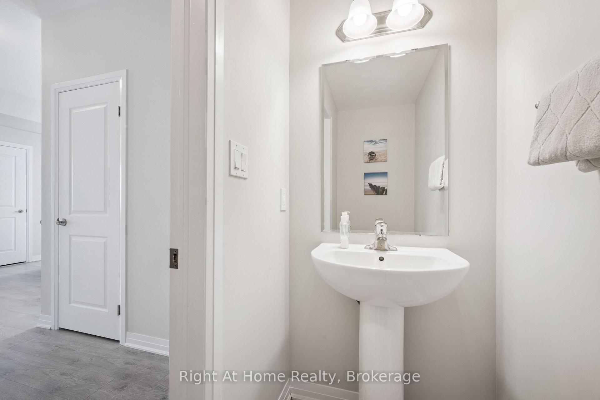 Photo 16 of 24 Progress Crescent, Kitchener — HOMEH