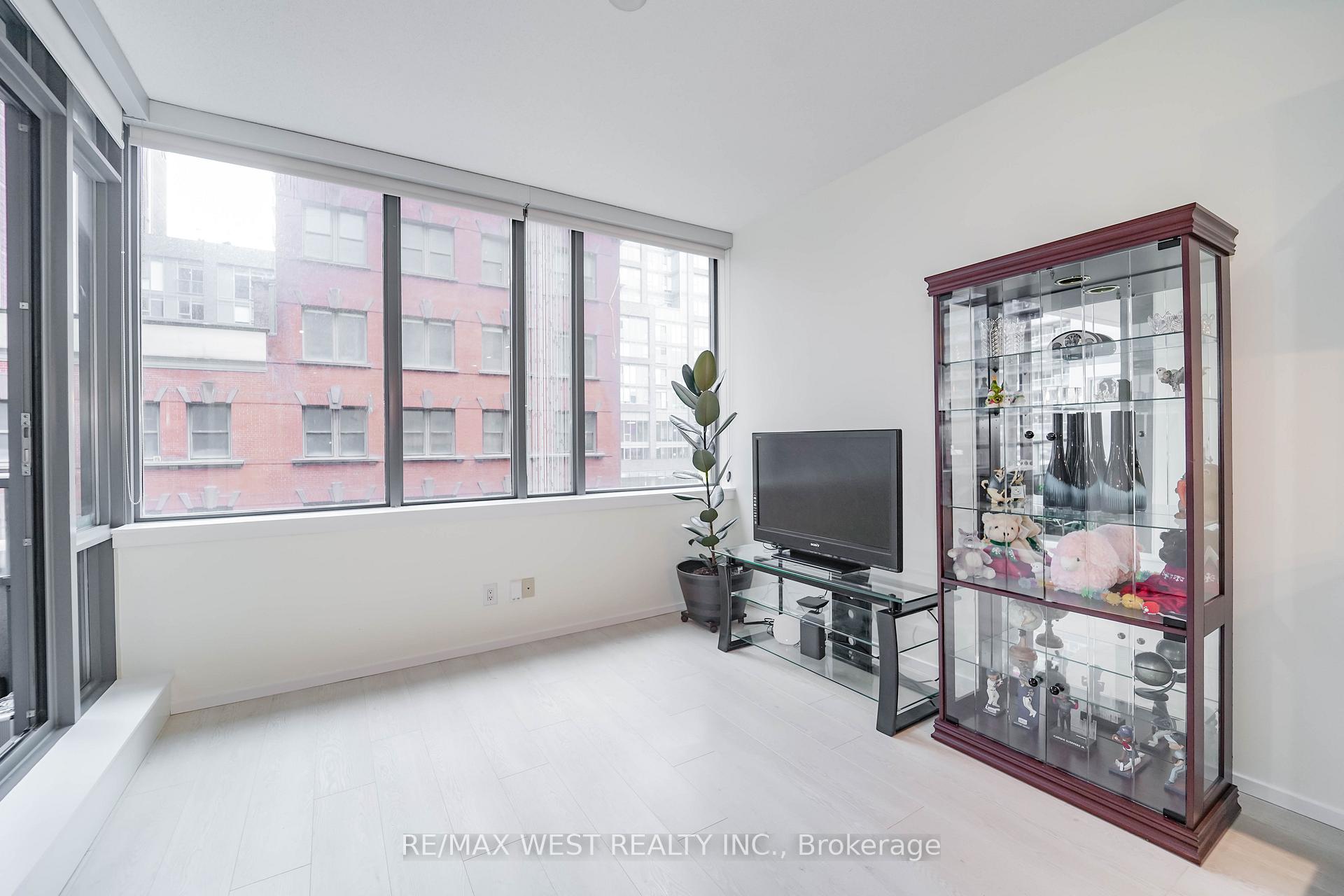 Photo 4 of Unit 412, 8 Charlotte Street, Toronto, Waterfront Communities — HOMEH