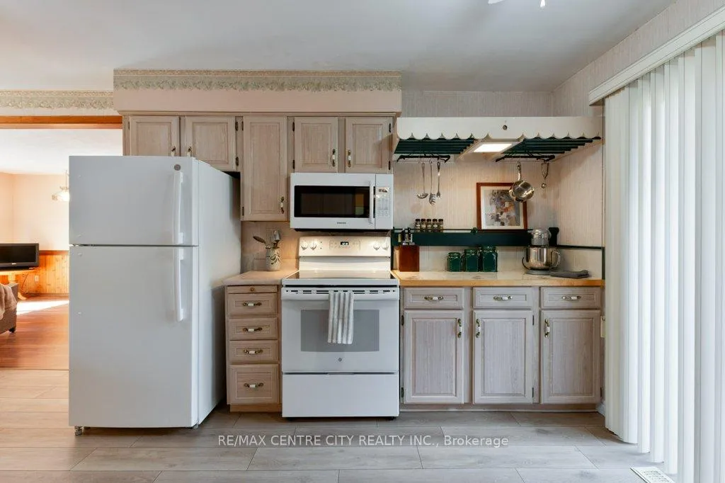 Photo 16 of 46215 North Street, Central Elgin, Sparta — HOMEH