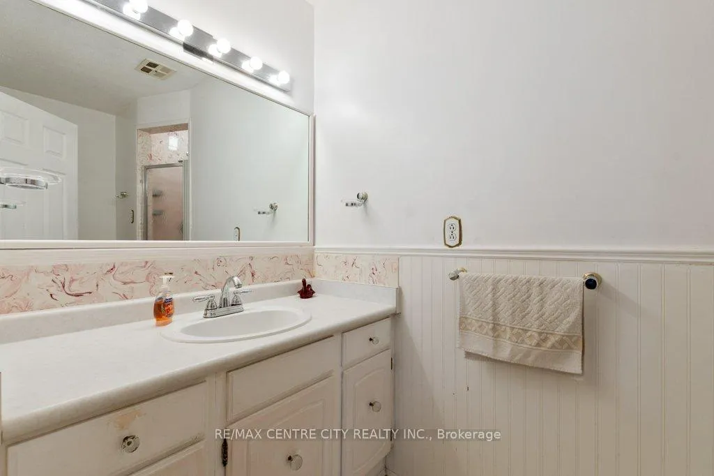 Photo 23 of 46215 North Street, Central Elgin, Sparta — HOMEH